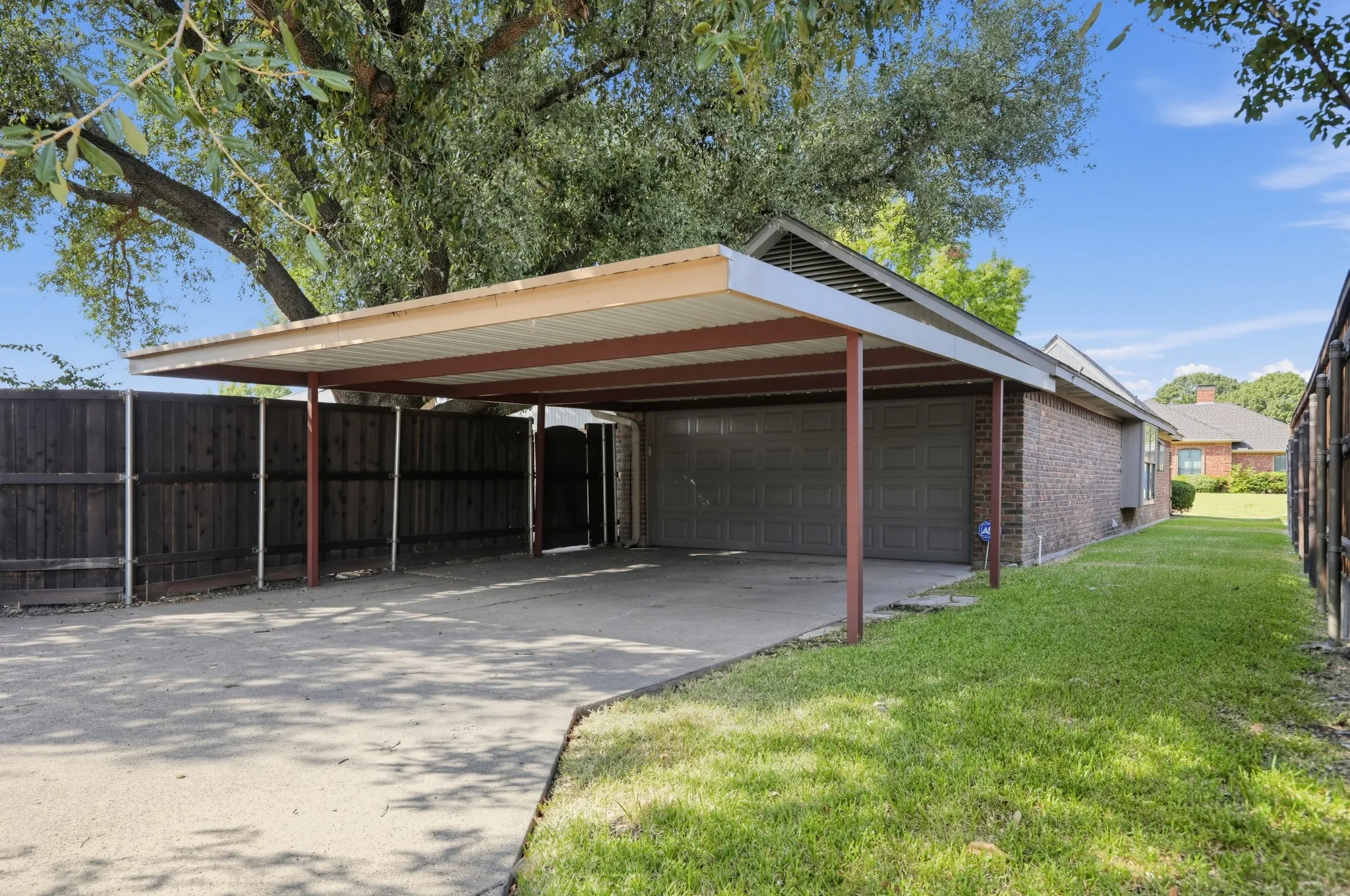 Single Family Residence For Sale in Dallas County , 2120 Springwood, Carrollton, Texas 75006, 4 Bedroom, 2 Bathroom, 2 Garage spaces, 1,985 Sqft, built in 1983, mls#21390725, Real Estate Agent in Carrollton, Homes For Sale in Dallas county, Homes For Sale in Carrollton, Realtor in Carrollton Texas, Real Estate Brokerage Independent Realty Texas, Luminita Cordes Realtor