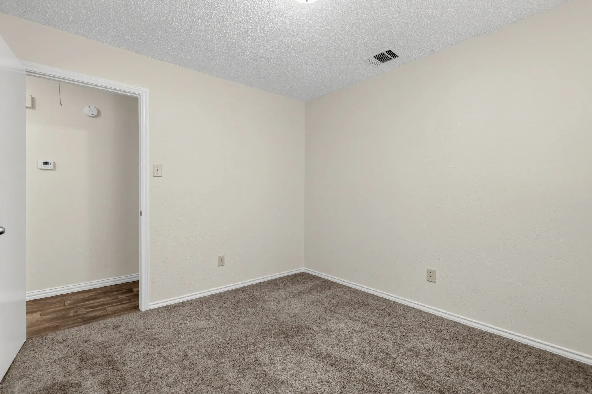 Single Family Residence For Sale in Dallas County , 2120 Springwood, Carrollton, Texas 75006, 4 Bedroom, 2 Bathroom, 2 Garage spaces, 1,985 Sqft, built in 1983, mls#21390725, Real Estate Agent in Carrollton, Homes For Sale in Dallas county, Homes For Sale in Carrollton, Realtor in Carrollton Texas, Real Estate Brokerage Independent Realty Texas, Luminita Cordes Realtor