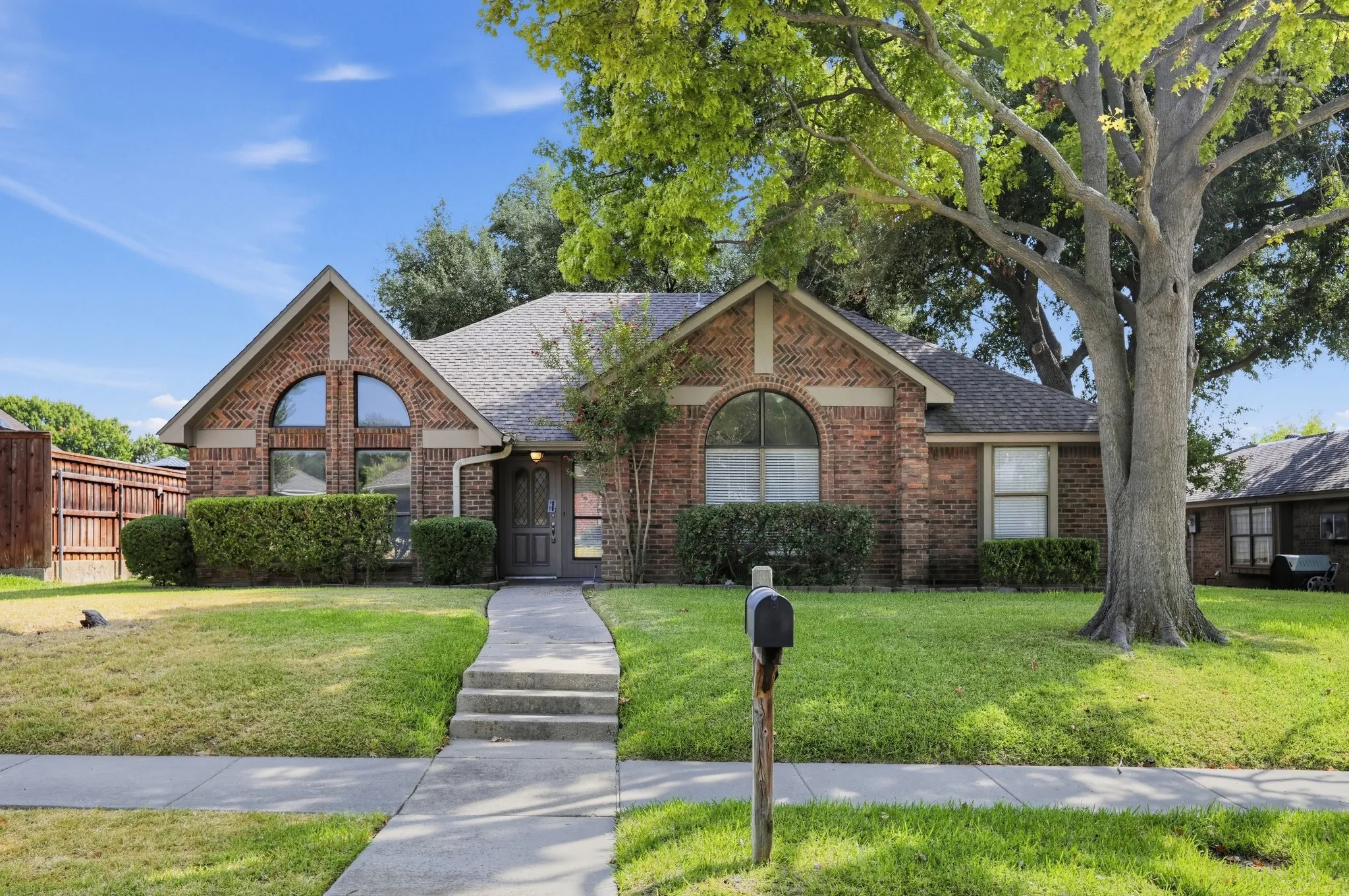 Single Family Residence For Sale in Dallas County , 2120 Springwood, Carrollton, Texas 75006, 4 Bedroom, 2 Bathroom, 2 Garage spaces, 1,985 Sqft, built in 1983, mls#21390725, Real Estate Agent in Carrollton, Homes For Sale in Dallas county, Homes For Sale in Carrollton, Realtor in Carrollton Texas, Real Estate Brokerage Independent Realty Texas, Luminita Cordes Realtor