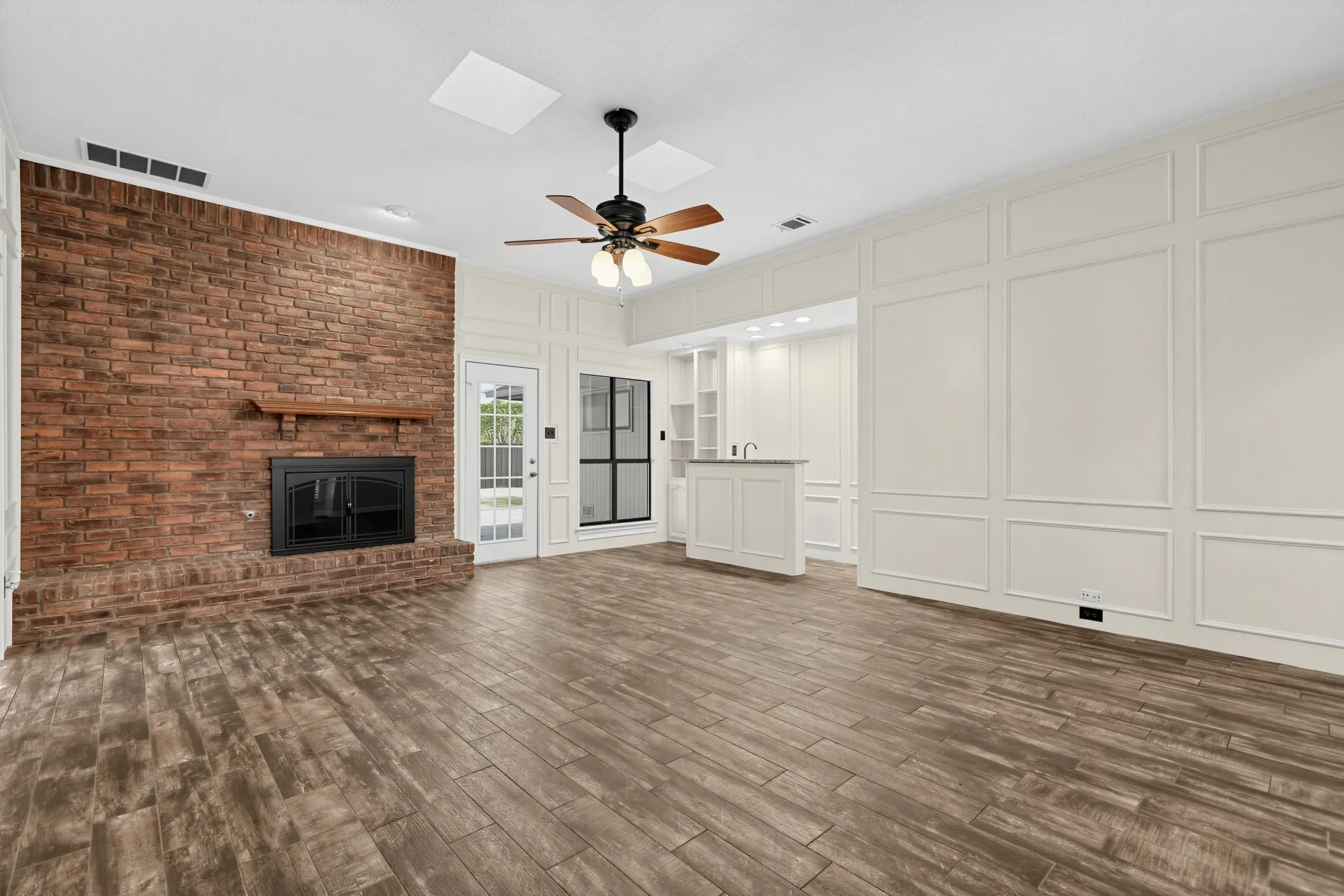 Single Family Residence For Sale in Dallas County , 2120 Springwood, Carrollton, Texas 75006, 4 Bedroom, 2 Bathroom, 2 Garage spaces, 1,985 Sqft, built in 1983, mls#21390725, Real Estate Agent in Carrollton, Homes For Sale in Dallas county, Homes For Sale in Carrollton, Realtor in Carrollton Texas, Real Estate Brokerage Independent Realty Texas, Luminita Cordes Realtor