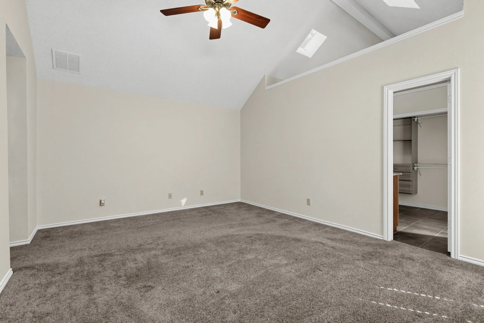 Single Family Residence For Sale in Dallas County , 2120 Springwood, Carrollton, Texas 75006, 4 Bedroom, 2 Bathroom, 2 Garage spaces, 1,985 Sqft, built in 1983, mls#21390725, Real Estate Agent in Carrollton, Homes For Sale in Dallas county, Homes For Sale in Carrollton, Realtor in Carrollton Texas, Real Estate Brokerage Independent Realty Texas, Luminita Cordes Realtor