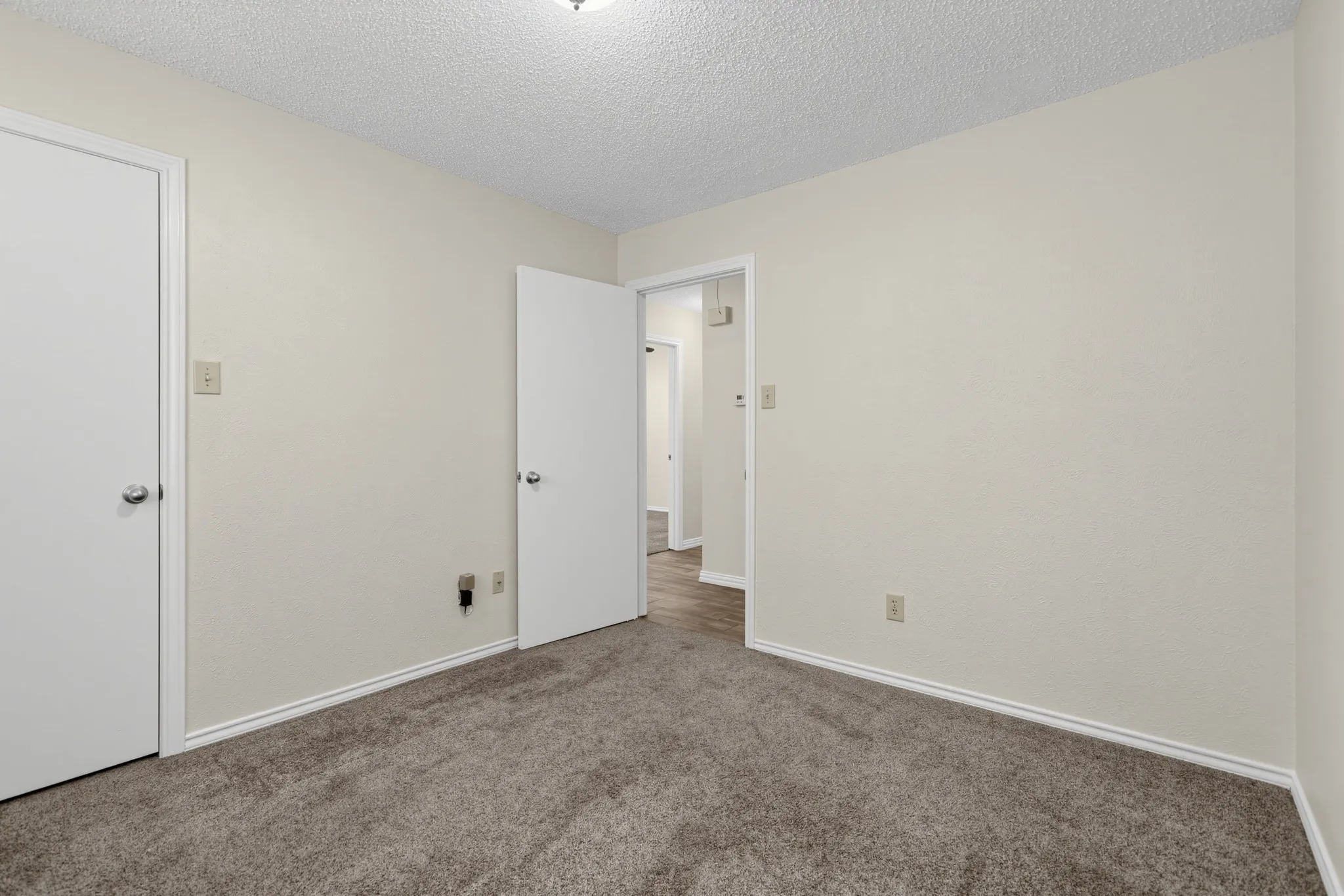 Single Family Residence For Sale in Dallas County , 2120 Springwood, Carrollton, Texas 75006, 4 Bedroom, 2 Bathroom, 2 Garage spaces, 1,985 Sqft, built in 1983, mls#21390725, Real Estate Agent in Carrollton, Homes For Sale in Dallas county, Homes For Sale in Carrollton, Realtor in Carrollton Texas, Real Estate Brokerage Independent Realty Texas, Luminita Cordes Realtor
