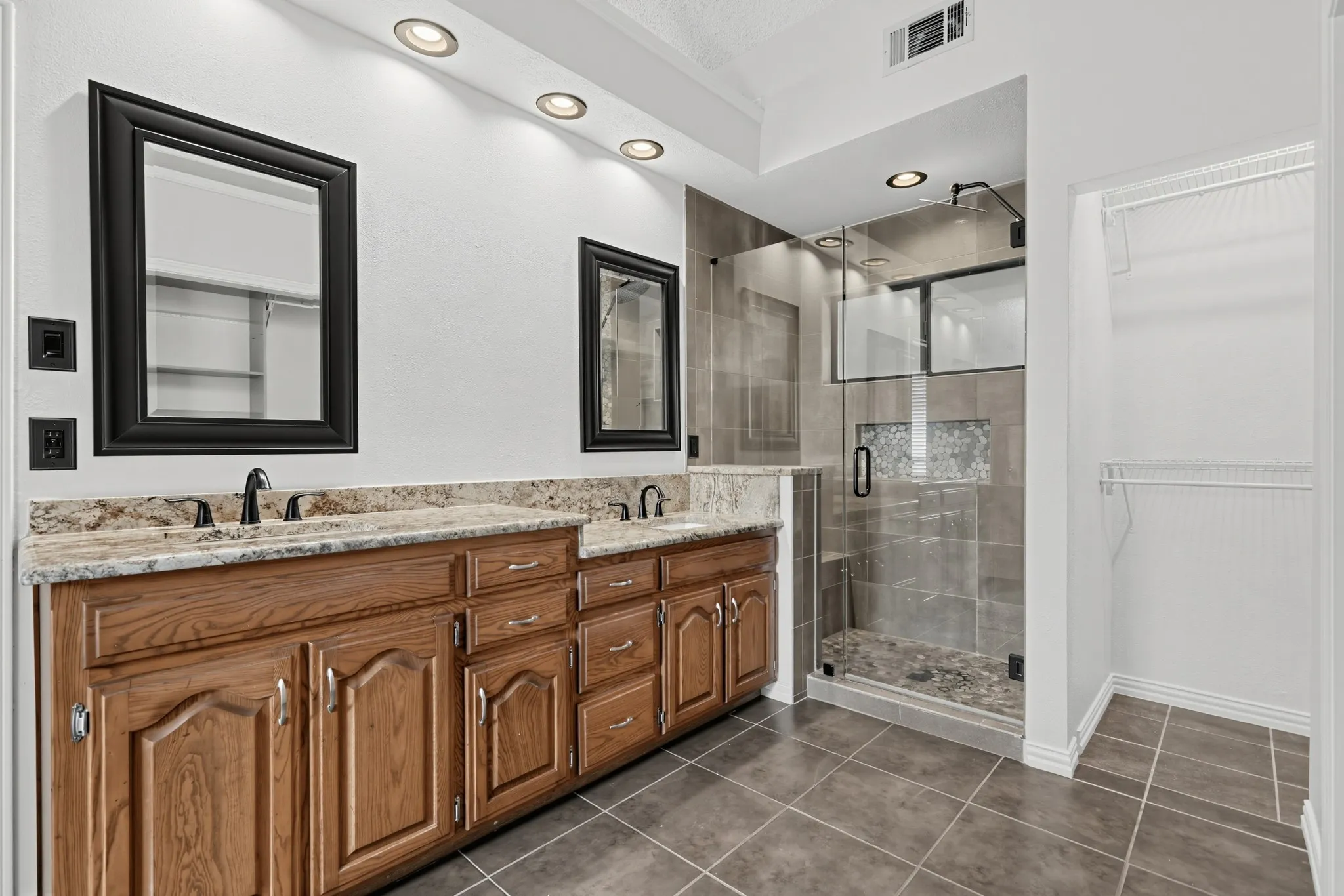 Single Family Residence For Sale in Dallas County , 2120 Springwood, Carrollton, Texas 75006, 4 Bedroom, 2 Bathroom, 2 Garage spaces, 1,985 Sqft, built in 1983, mls#21390725, Real Estate Agent in Carrollton, Homes For Sale in Dallas county, Homes For Sale in Carrollton, Realtor in Carrollton Texas, Real Estate Brokerage Independent Realty Texas, Luminita Cordes Realtor