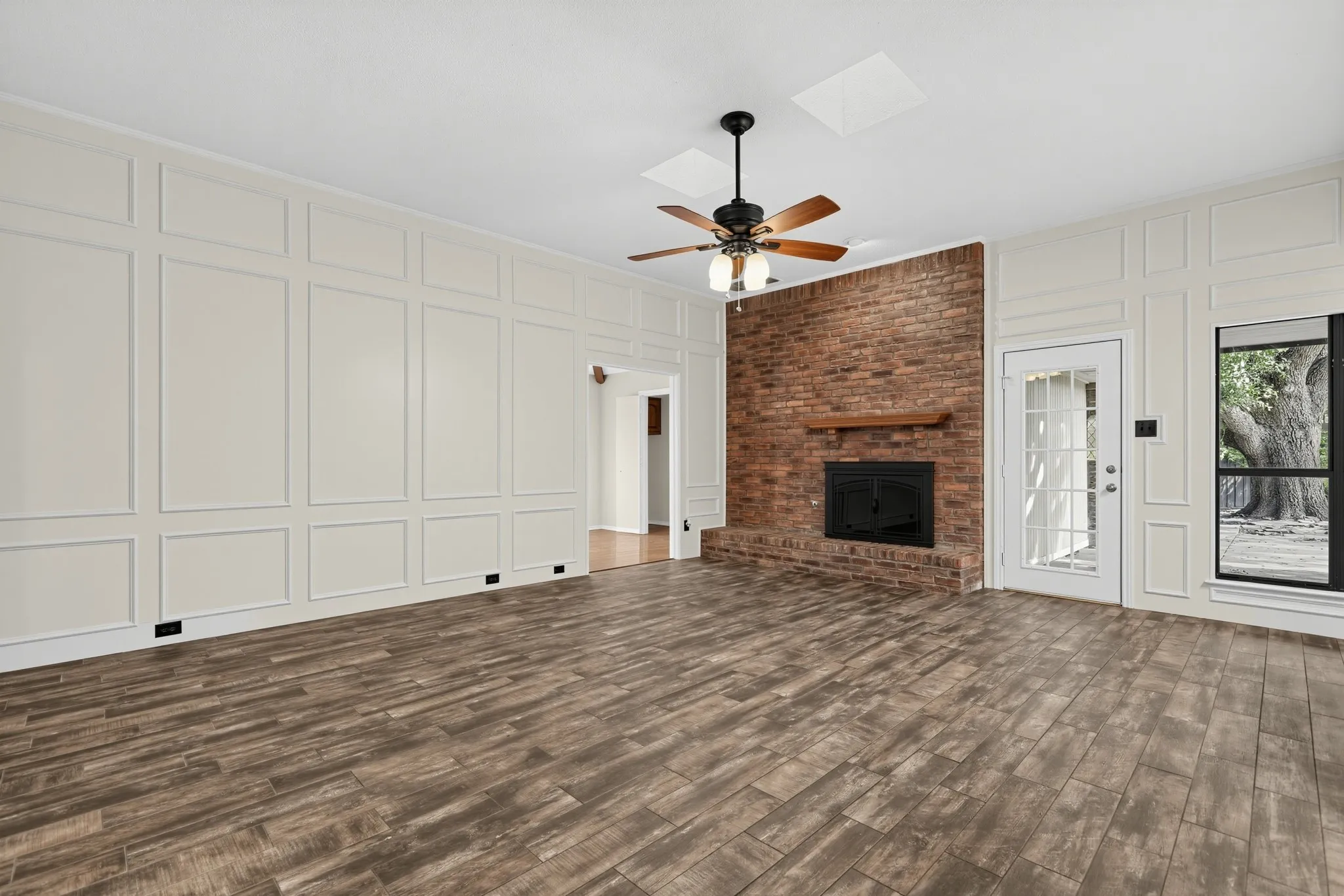 Single Family Residence For Sale in Dallas County , 2120 Springwood, Carrollton, Texas 75006, 4 Bedroom, 2 Bathroom, 2 Garage spaces, 1,985 Sqft, built in 1983, mls#21390725, Real Estate Agent in Carrollton, Homes For Sale in Dallas county, Homes For Sale in Carrollton, Realtor in Carrollton Texas, Real Estate Brokerage Independent Realty Texas, Luminita Cordes Realtor