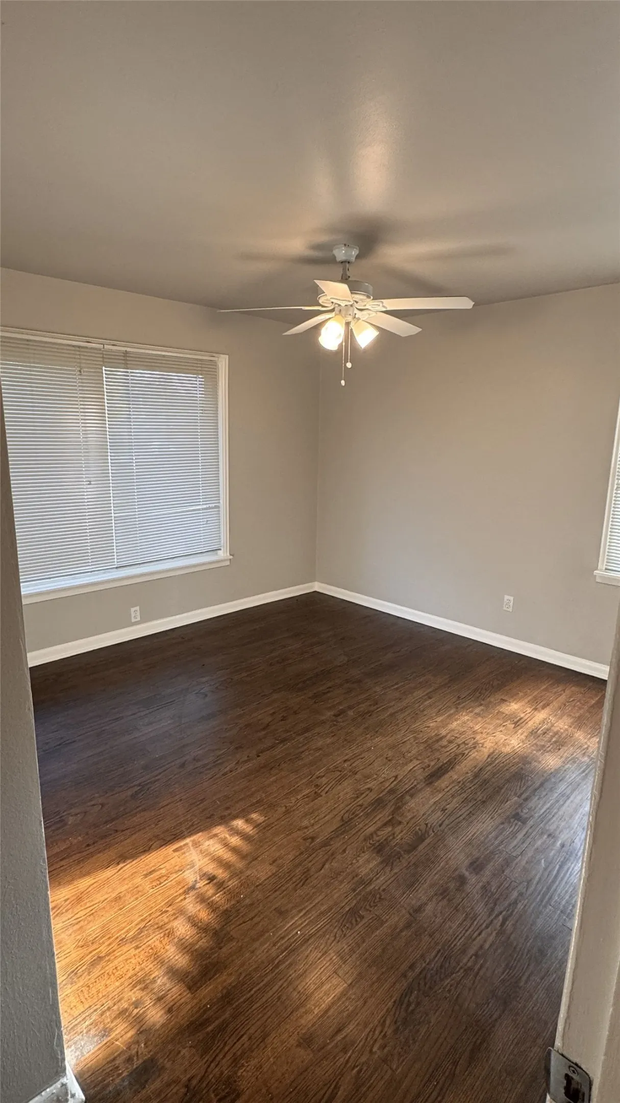 Single Family Residence For Rent in Dallas County , 214 E Carolyn Drive, Garland, Texas 75041, 3 Bedroom, 2 Bathroom, 1 Garage spaces, 1,128 Sqft, built in 1958, mls#21390019, Real Estate Agent in Garland, Homes For Rent in Dallas county, Homes For Rent in Garland, Realtor in Garland Texas, Real Estate Brokerage Independent Realty Texas, Luminita Cordes Realtor