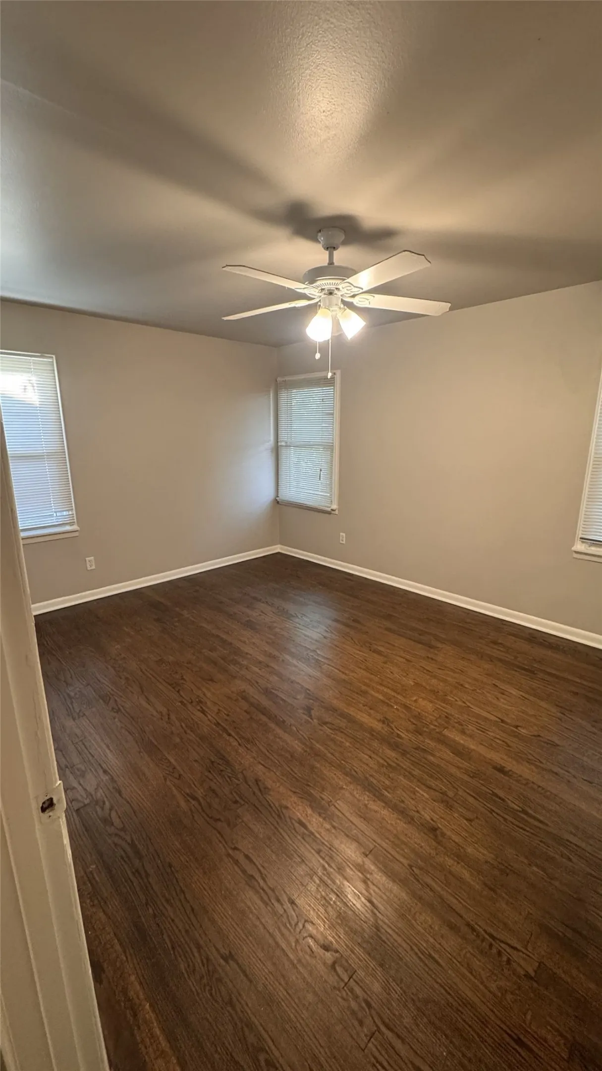 Single Family Residence For Rent in Dallas County , 214 E Carolyn Drive, Garland, Texas 75041, 3 Bedroom, 2 Bathroom, 1 Garage spaces, 1,128 Sqft, built in 1958, mls#21390019, Real Estate Agent in Garland, Homes For Rent in Dallas county, Homes For Rent in Garland, Realtor in Garland Texas, Real Estate Brokerage Independent Realty Texas, Luminita Cordes Realtor