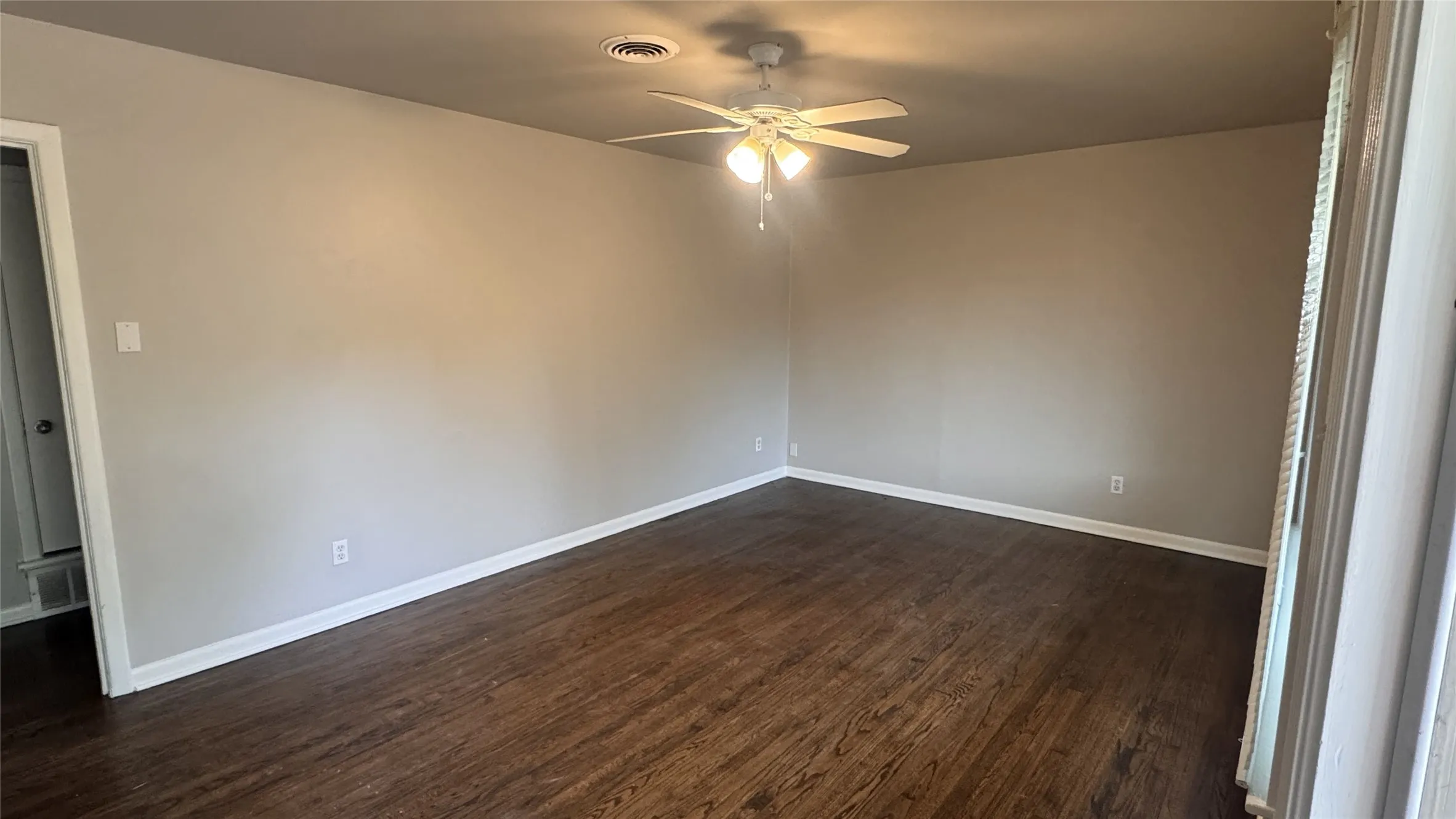 Single Family Residence For Rent in Dallas County , 214 E Carolyn Drive, Garland, Texas 75041, 3 Bedroom, 2 Bathroom, 1 Garage spaces, 1,128 Sqft, built in 1958, mls#21390019, Real Estate Agent in Garland, Homes For Rent in Dallas county, Homes For Rent in Garland, Realtor in Garland Texas, Real Estate Brokerage Independent Realty Texas, Luminita Cordes Realtor