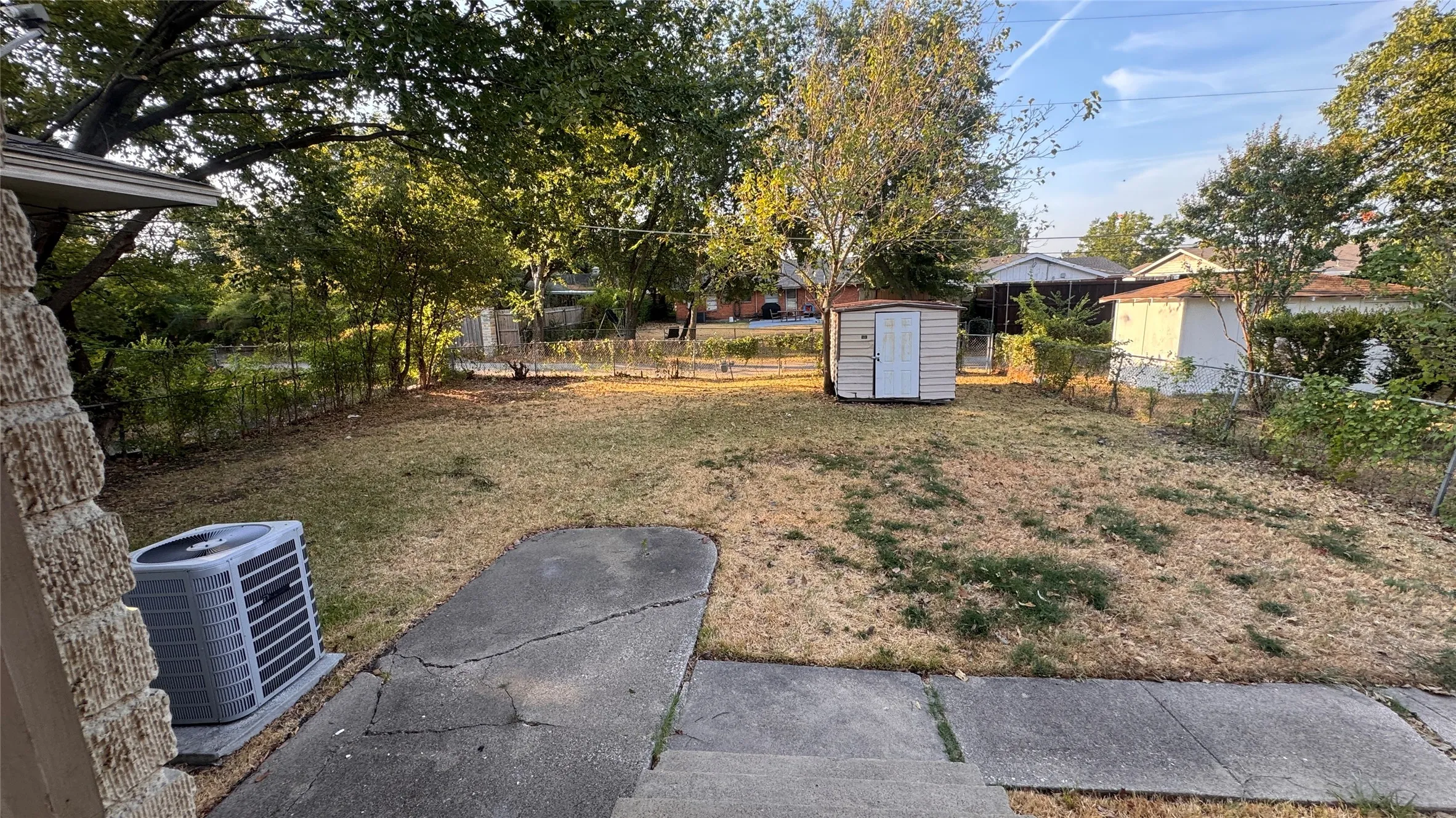 Single Family Residence For Rent in Dallas County , 214 E Carolyn Drive, Garland, Texas 75041, 3 Bedroom, 2 Bathroom, 1 Garage spaces, 1,128 Sqft, built in 1958, mls#21390019, Real Estate Agent in Garland, Homes For Rent in Dallas county, Homes For Rent in Garland, Realtor in Garland Texas, Real Estate Brokerage Independent Realty Texas, Luminita Cordes Realtor