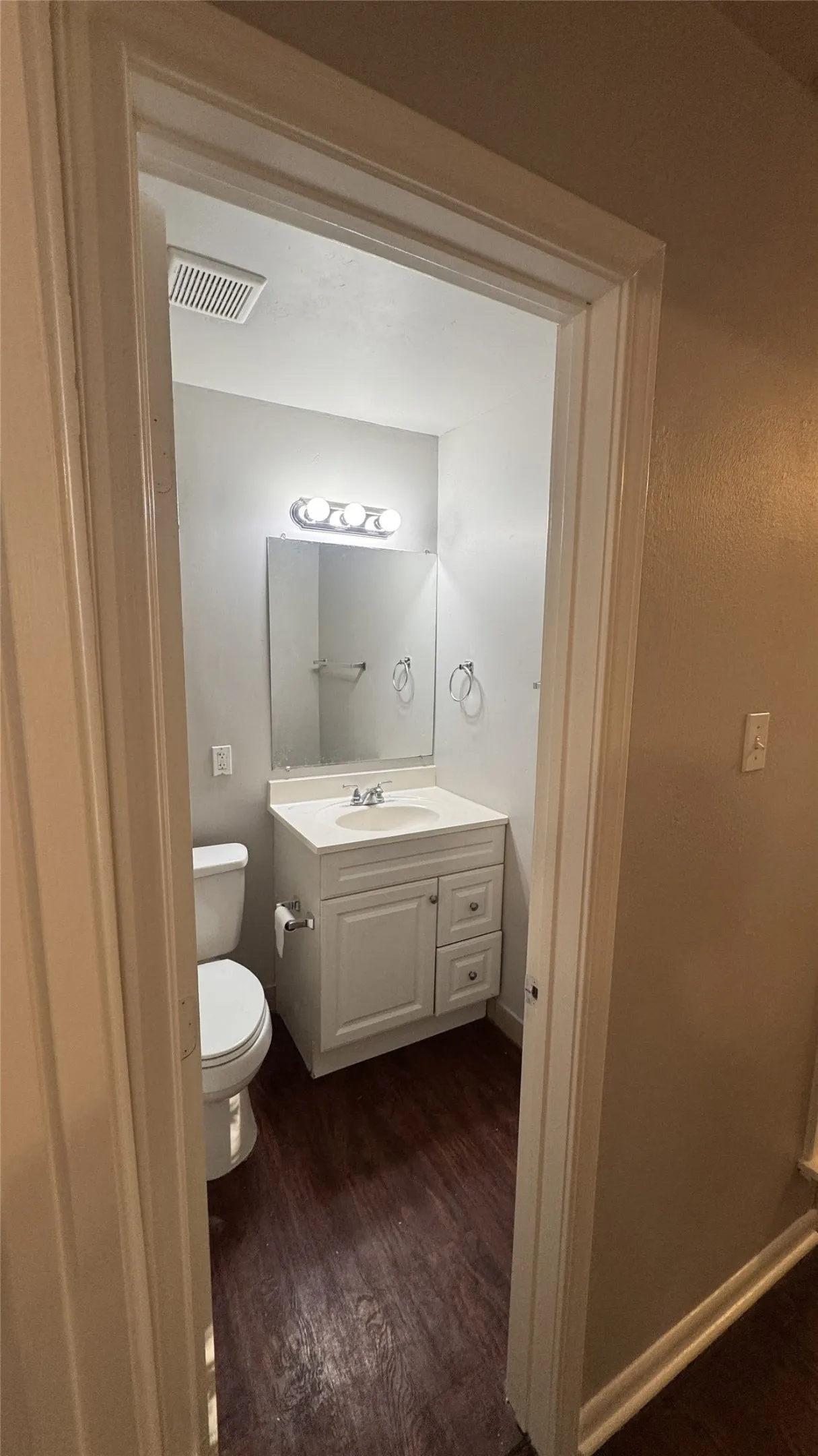 Single Family Residence For Rent in Dallas County , 214 E Carolyn Drive, Garland, Texas 75041, 3 Bedroom, 2 Bathroom, 1 Garage spaces, 1,128 Sqft, built in 1958, mls#21390019, Real Estate Agent in Garland, Homes For Rent in Dallas county, Homes For Rent in Garland, Realtor in Garland Texas, Real Estate Brokerage Independent Realty Texas, Luminita Cordes Realtor