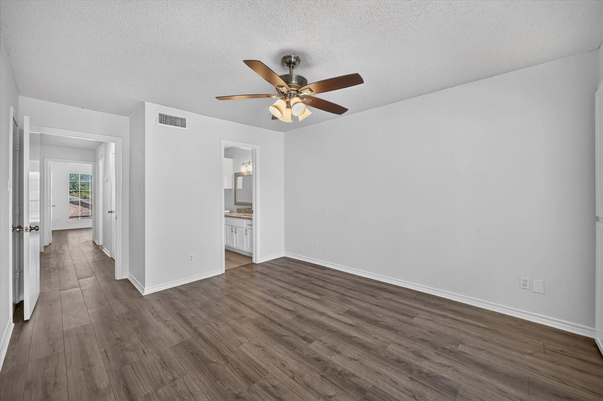 Condominium For Sale in Dallas County , 8550 Fair Oaks Crossing 112, Dallas, Texas 75243, 2 Bedroom, 3 Bathroom, Garage spaces, 1,133 Sqft, built in 1982, mls#21390282, Real Estate Agent in Dallas, Homes For Sale in Dallas county, Homes For Sale in Dallas, Realtor in Dallas Texas, Real Estate Brokerage Independent Realty Texas, Luminita Cordes Realtor
