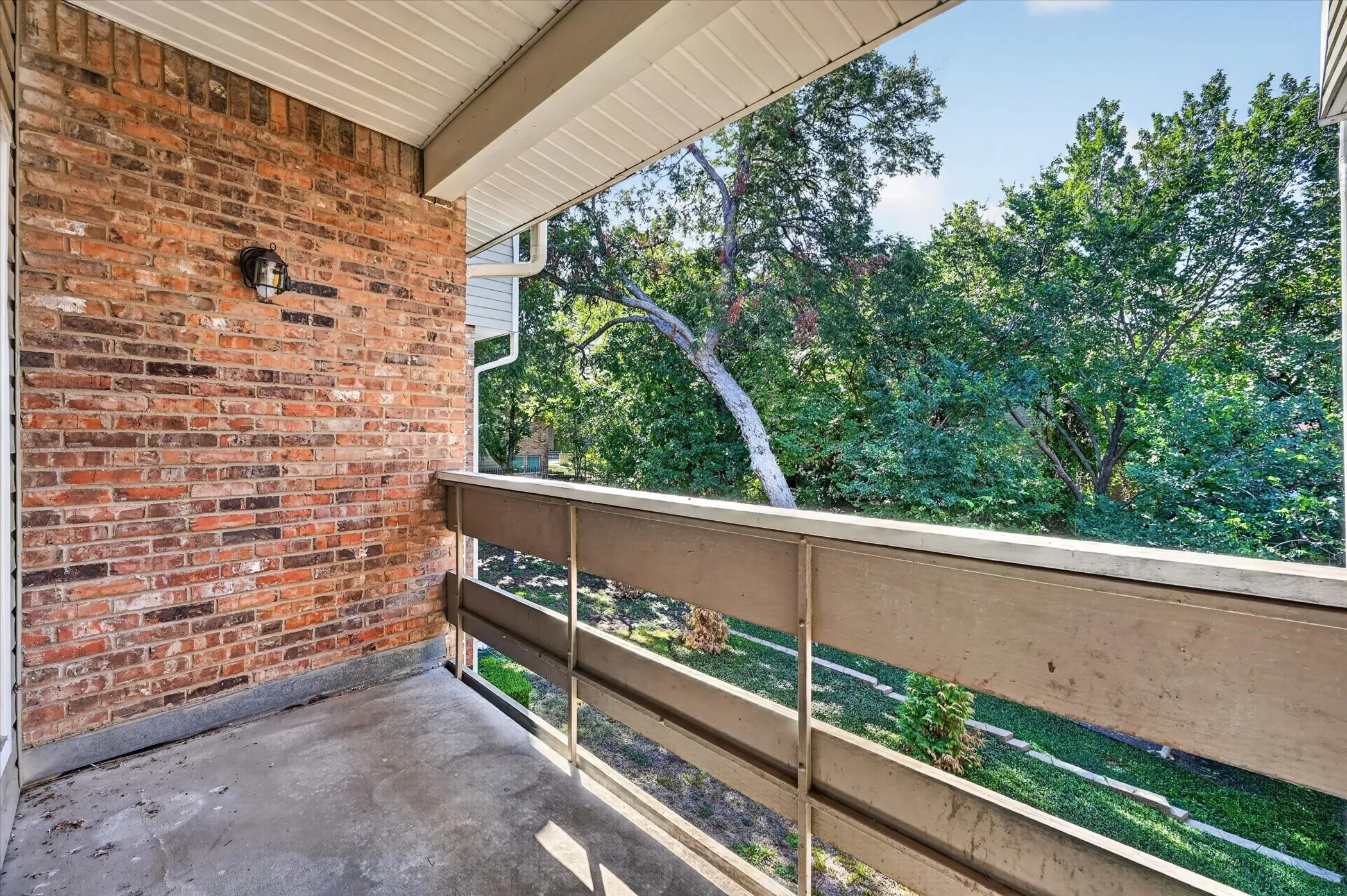 Condominium For Sale in Dallas County , 8550 Fair Oaks Crossing 112, Dallas, Texas 75243, 2 Bedroom, 3 Bathroom, Garage spaces, 1,133 Sqft, built in 1982, mls#21390282, Real Estate Agent in Dallas, Homes For Sale in Dallas county, Homes For Sale in Dallas, Realtor in Dallas Texas, Real Estate Brokerage Independent Realty Texas, Luminita Cordes Realtor