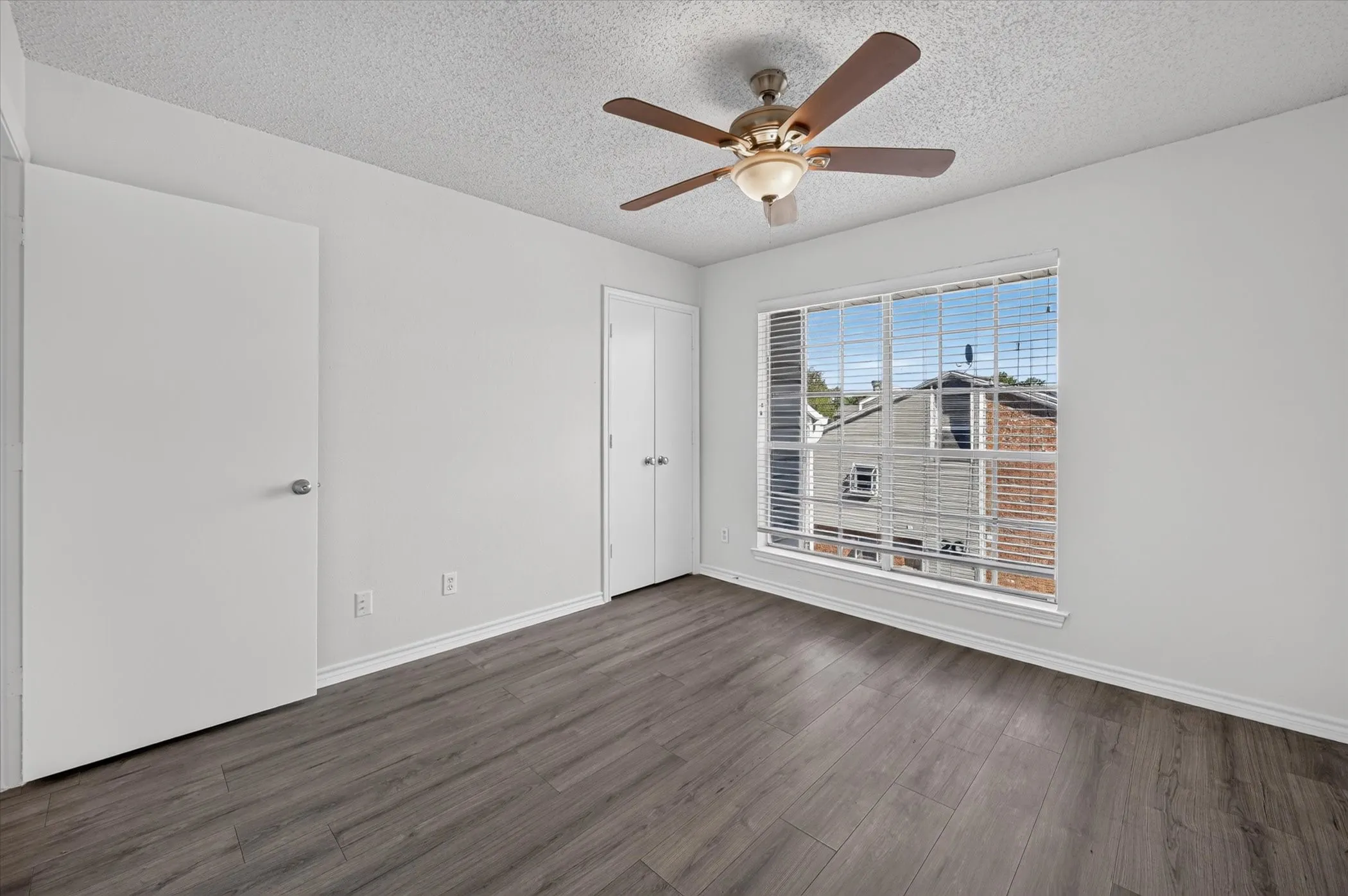 Condominium For Sale in Dallas County , 8550 Fair Oaks Crossing 112, Dallas, Texas 75243, 2 Bedroom, 3 Bathroom, Garage spaces, 1,133 Sqft, built in 1982, mls#21390282, Real Estate Agent in Dallas, Homes For Sale in Dallas county, Homes For Sale in Dallas, Realtor in Dallas Texas, Real Estate Brokerage Independent Realty Texas, Luminita Cordes Realtor