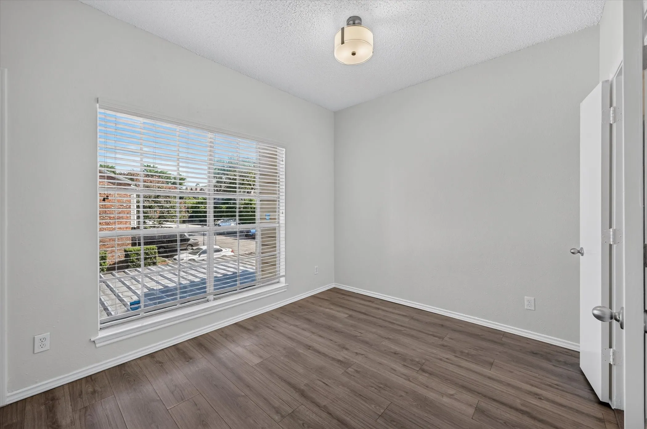 Condominium For Sale in Dallas County , 8550 Fair Oaks Crossing 112, Dallas, Texas 75243, 2 Bedroom, 3 Bathroom, Garage spaces, 1,133 Sqft, built in 1982, mls#21390282, Real Estate Agent in Dallas, Homes For Sale in Dallas county, Homes For Sale in Dallas, Realtor in Dallas Texas, Real Estate Brokerage Independent Realty Texas, Luminita Cordes Realtor