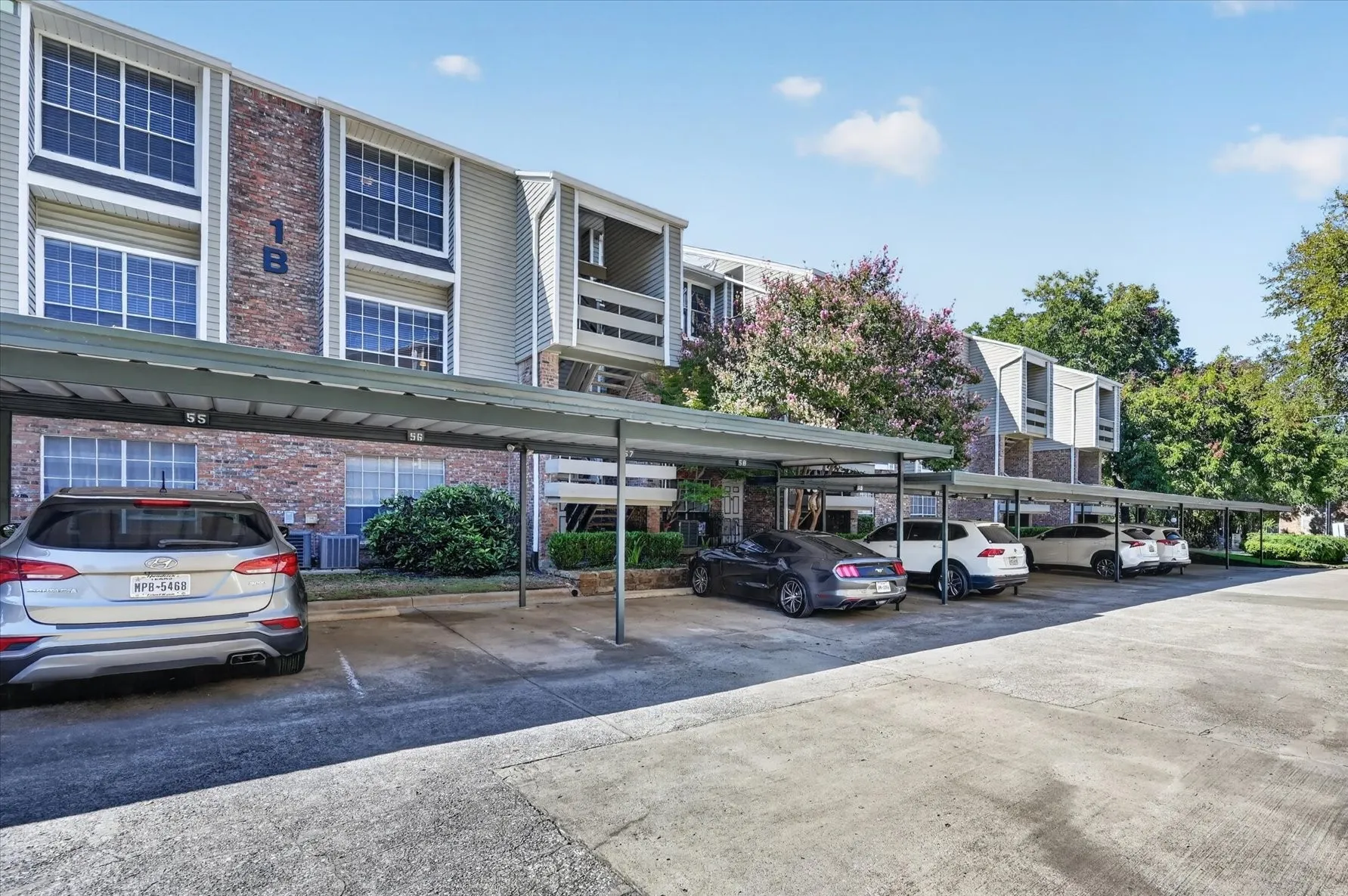 Condominium For Sale in Dallas County , 8550 Fair Oaks Crossing 112, Dallas, Texas 75243, 2 Bedroom, 3 Bathroom, Garage spaces, 1,133 Sqft, built in 1982, mls#21390282, Real Estate Agent in Dallas, Homes For Sale in Dallas county, Homes For Sale in Dallas, Realtor in Dallas Texas, Real Estate Brokerage Independent Realty Texas, Luminita Cordes Realtor