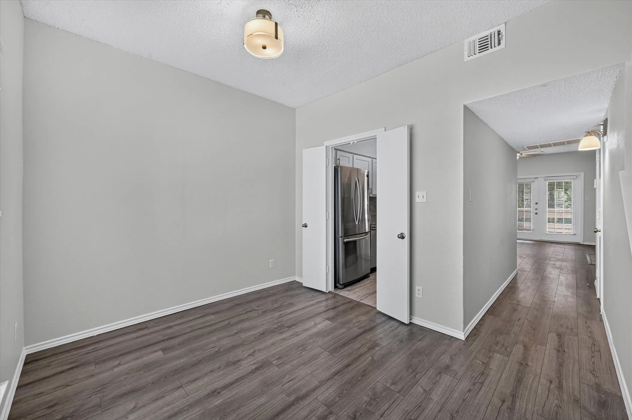Condominium For Sale in Dallas County , 8550 Fair Oaks Crossing 112, Dallas, Texas 75243, 2 Bedroom, 3 Bathroom, Garage spaces, 1,133 Sqft, built in 1982, mls#21390282, Real Estate Agent in Dallas, Homes For Sale in Dallas county, Homes For Sale in Dallas, Realtor in Dallas Texas, Real Estate Brokerage Independent Realty Texas, Luminita Cordes Realtor