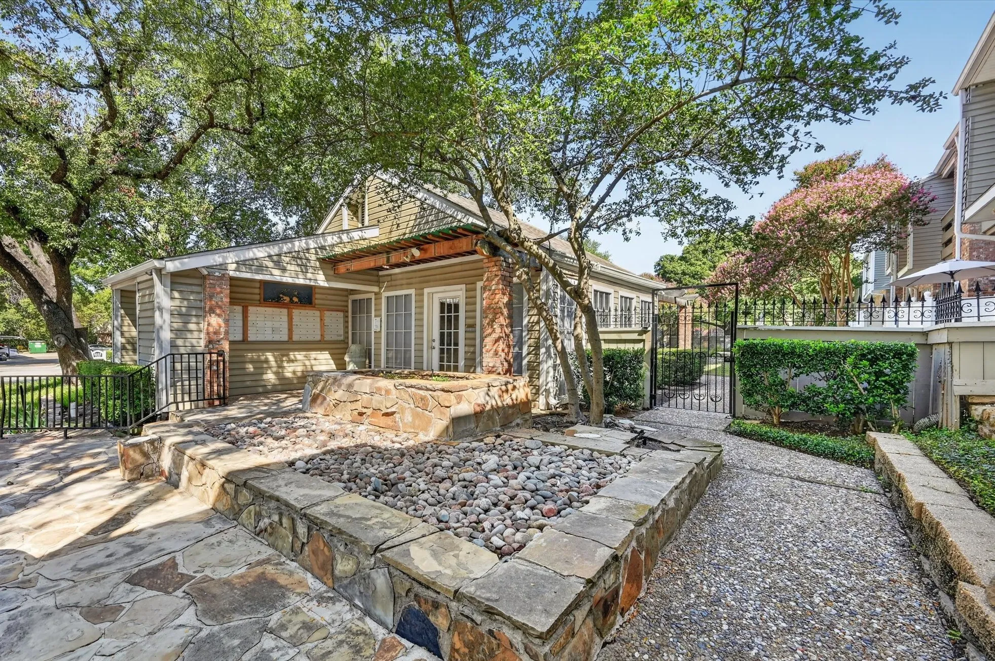 Condominium For Sale in Dallas County , 8550 Fair Oaks Crossing 112, Dallas, Texas 75243, 2 Bedroom, 3 Bathroom, Garage spaces, 1,133 Sqft, built in 1982, mls#21390282, Real Estate Agent in Dallas, Homes For Sale in Dallas county, Homes For Sale in Dallas, Realtor in Dallas Texas, Real Estate Brokerage Independent Realty Texas, Luminita Cordes Realtor