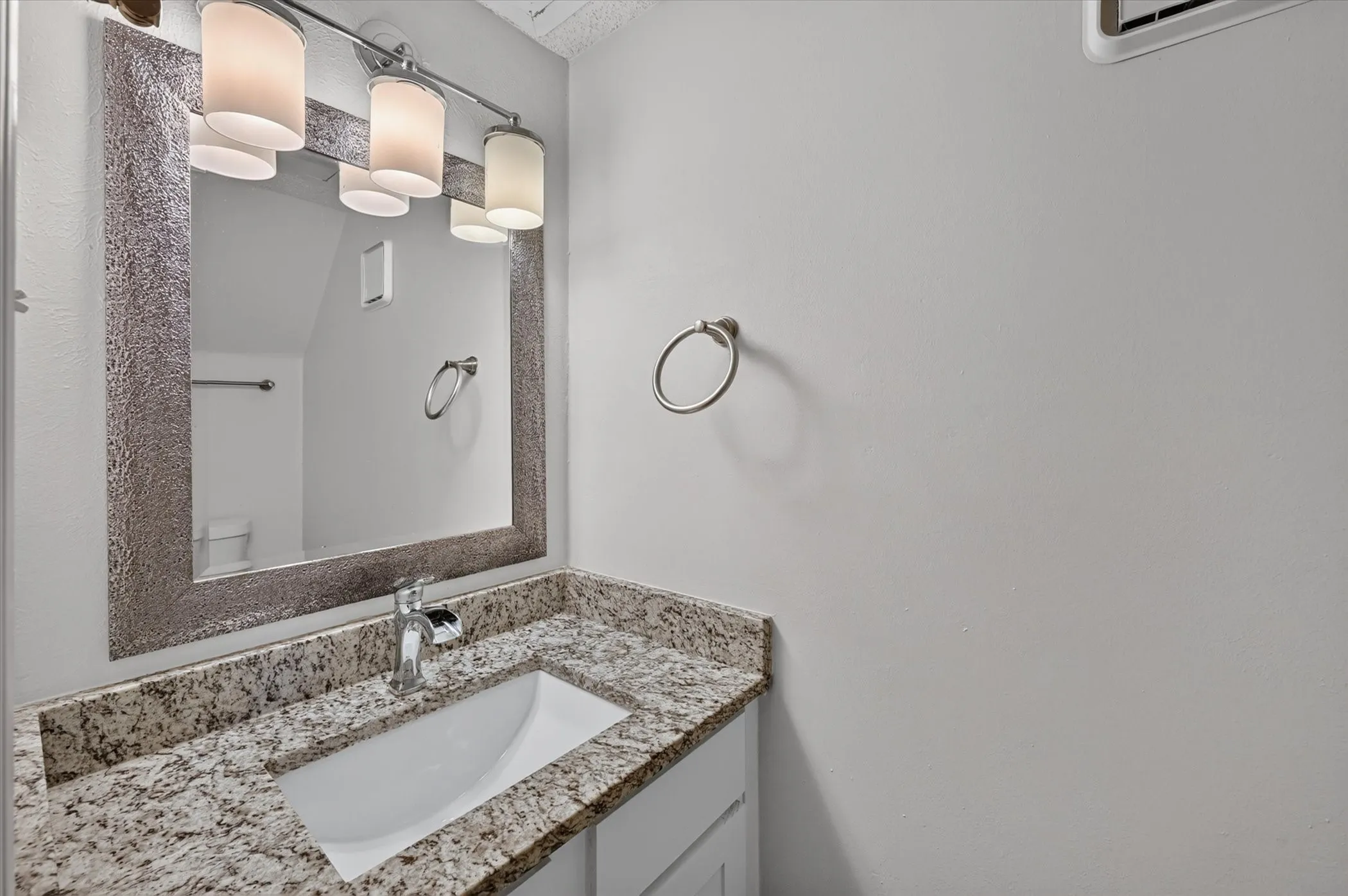 Condominium For Sale in Dallas County , 8550 Fair Oaks Crossing 112, Dallas, Texas 75243, 2 Bedroom, 3 Bathroom, Garage spaces, 1,133 Sqft, built in 1982, mls#21390282, Real Estate Agent in Dallas, Homes For Sale in Dallas county, Homes For Sale in Dallas, Realtor in Dallas Texas, Real Estate Brokerage Independent Realty Texas, Luminita Cordes Realtor