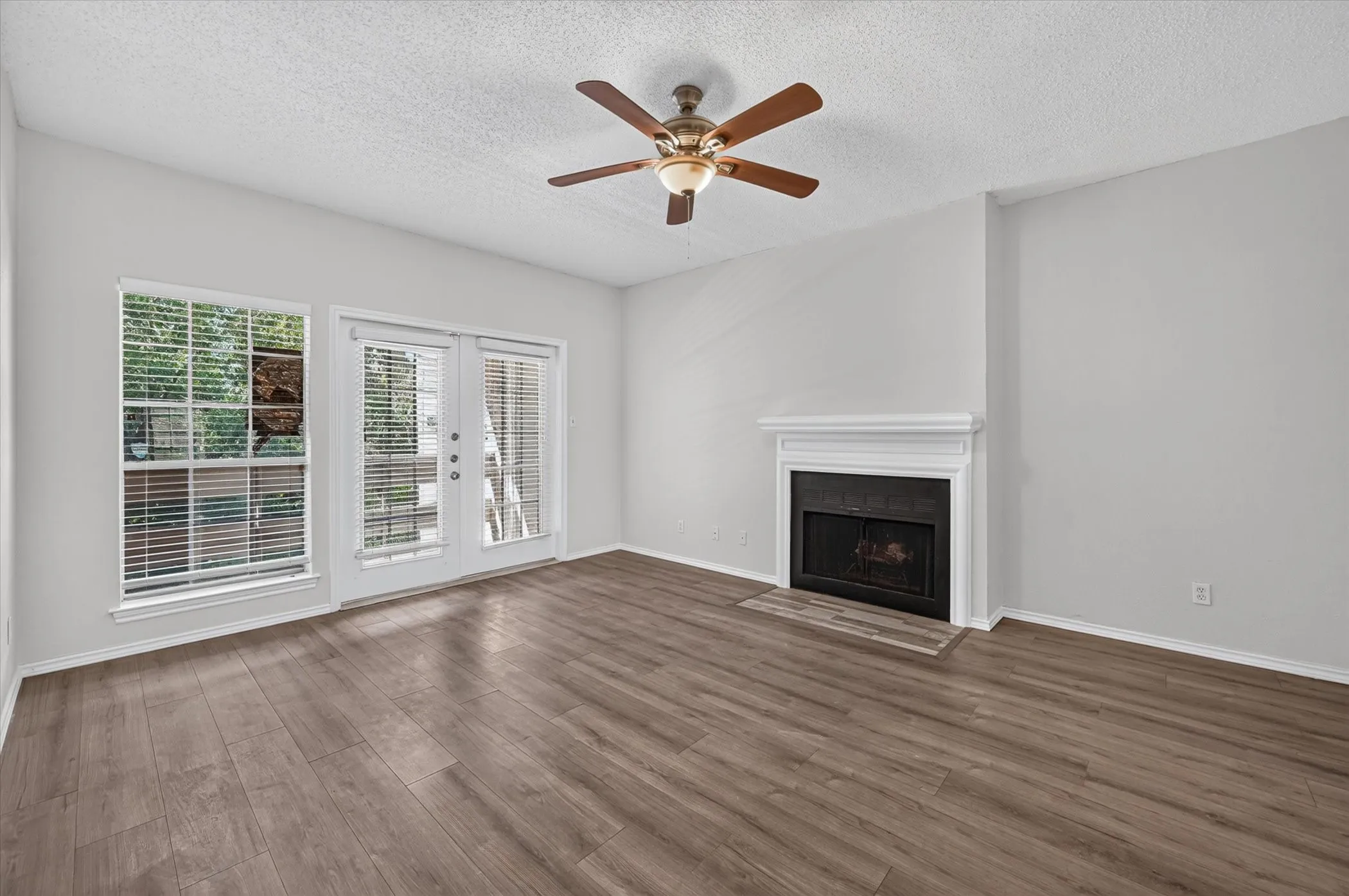 Condominium For Sale in Dallas County , 8550 Fair Oaks Crossing 112, Dallas, Texas 75243, 2 Bedroom, 3 Bathroom, Garage spaces, 1,133 Sqft, built in 1982, mls#21390282, Real Estate Agent in Dallas, Homes For Sale in Dallas county, Homes For Sale in Dallas, Realtor in Dallas Texas, Real Estate Brokerage Independent Realty Texas, Luminita Cordes Realtor