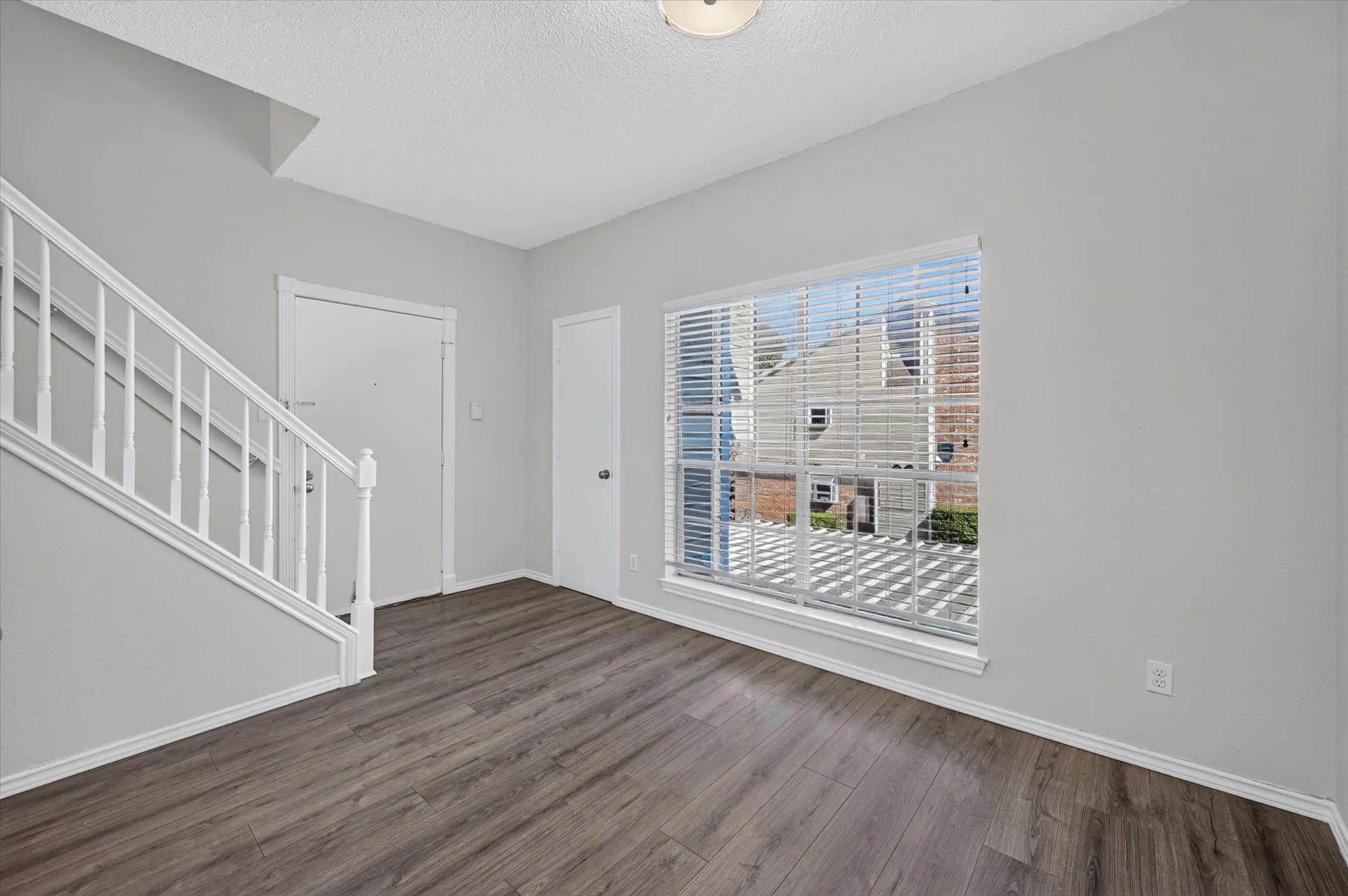 Condominium For Sale in Dallas County , 8550 Fair Oaks Crossing 112, Dallas, Texas 75243, 2 Bedroom, 3 Bathroom, Garage spaces, 1,133 Sqft, built in 1982, mls#21390282, Real Estate Agent in Dallas, Homes For Sale in Dallas county, Homes For Sale in Dallas, Realtor in Dallas Texas, Real Estate Brokerage Independent Realty Texas, Luminita Cordes Realtor