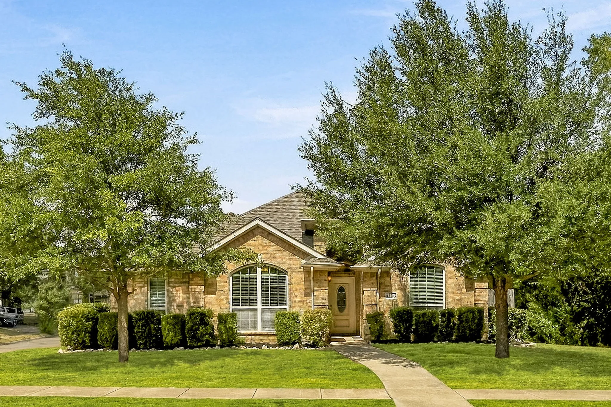 Single Family Residence For Sale in Dallas County , 1146 Calvert Drive, Cedar Hill, Texas 75104, 3 Bedroom, 2 Bathroom, 2 Garage spaces, 1,516 Sqft, built in 2015, mls#21384093, Real Estate Agent in Cedar Hill, Homes For Sale in Dallas county, Homes For Sale in Cedar Hill, Realtor in Cedar Hill Texas, Real Estate Brokerage Independent Realty Texas, Luminita Cordes Realtor