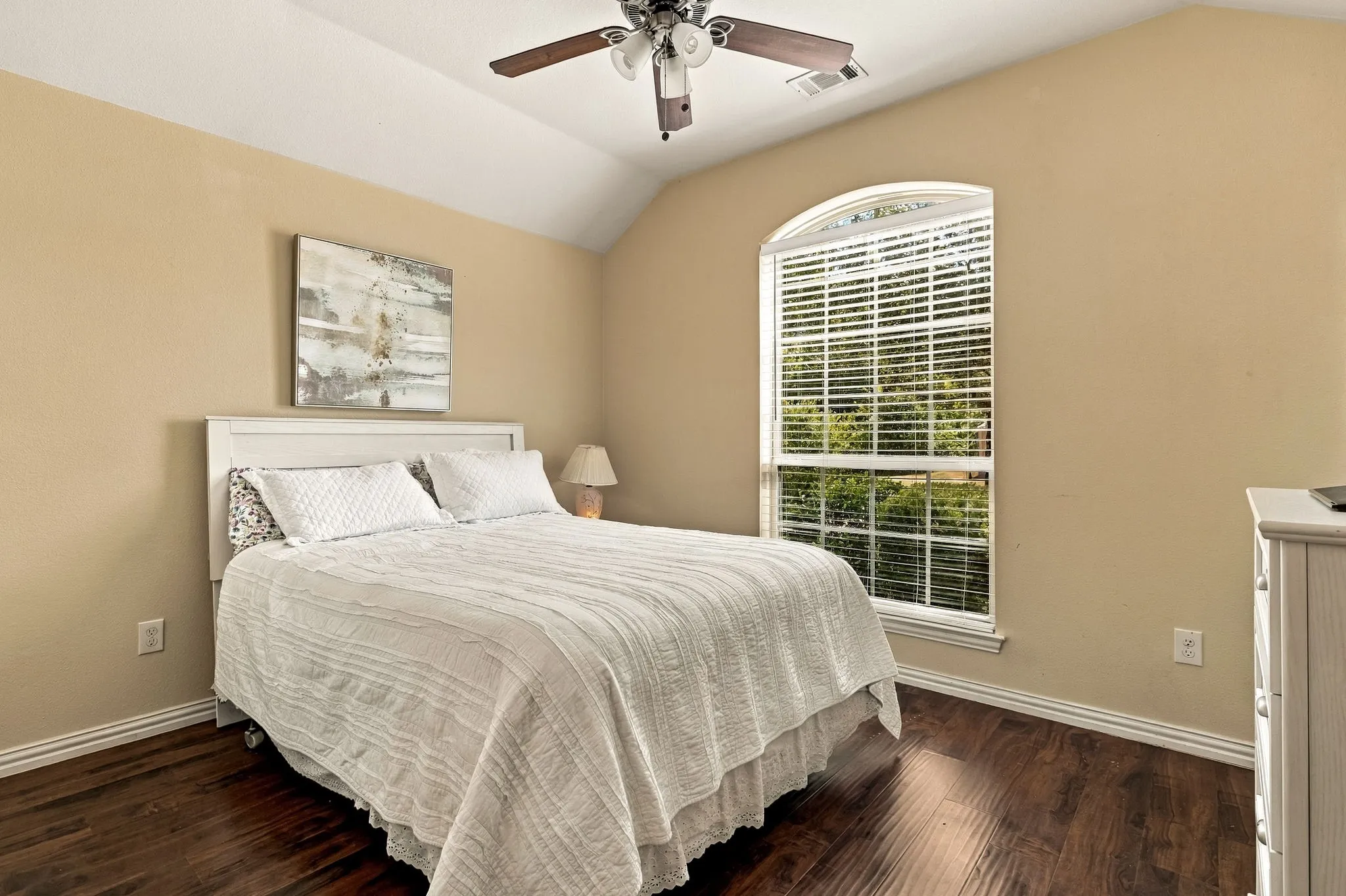 Single Family Residence For Sale in Dallas County , 1146 Calvert Drive, Cedar Hill, Texas 75104, 3 Bedroom, 2 Bathroom, 2 Garage spaces, 1,516 Sqft, built in 2015, mls#21384093, Real Estate Agent in Cedar Hill, Homes For Sale in Dallas county, Homes For Sale in Cedar Hill, Realtor in Cedar Hill Texas, Real Estate Brokerage Independent Realty Texas, Luminita Cordes Realtor