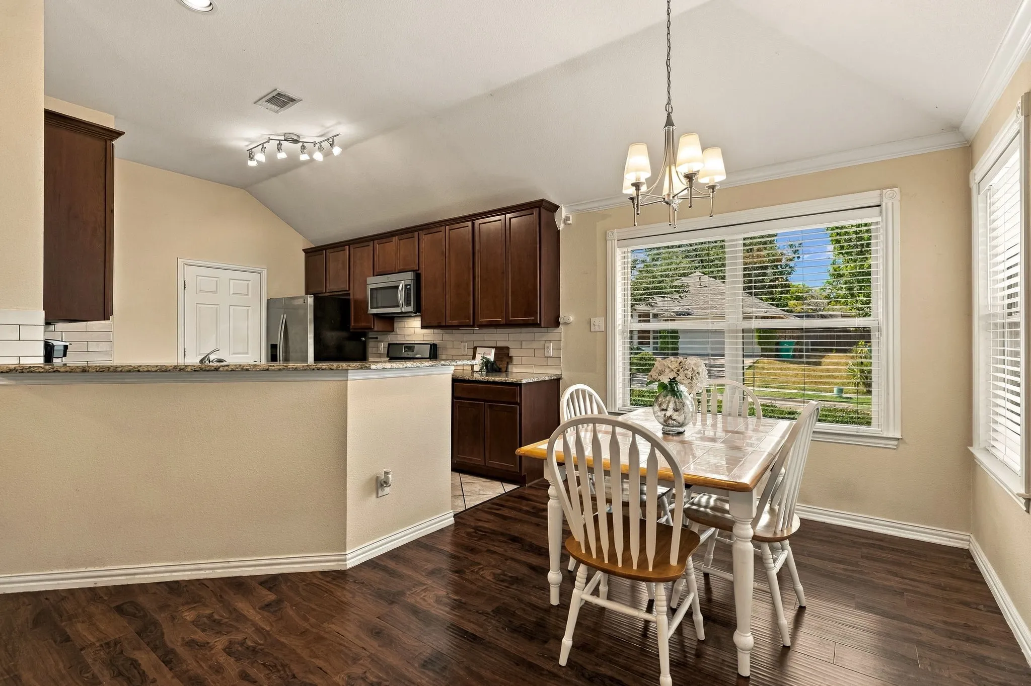 Single Family Residence For Sale in Dallas County , 1146 Calvert Drive, Cedar Hill, Texas 75104, 3 Bedroom, 2 Bathroom, 2 Garage spaces, 1,516 Sqft, built in 2015, mls#21384093, Real Estate Agent in Cedar Hill, Homes For Sale in Dallas county, Homes For Sale in Cedar Hill, Realtor in Cedar Hill Texas, Real Estate Brokerage Independent Realty Texas, Luminita Cordes Realtor