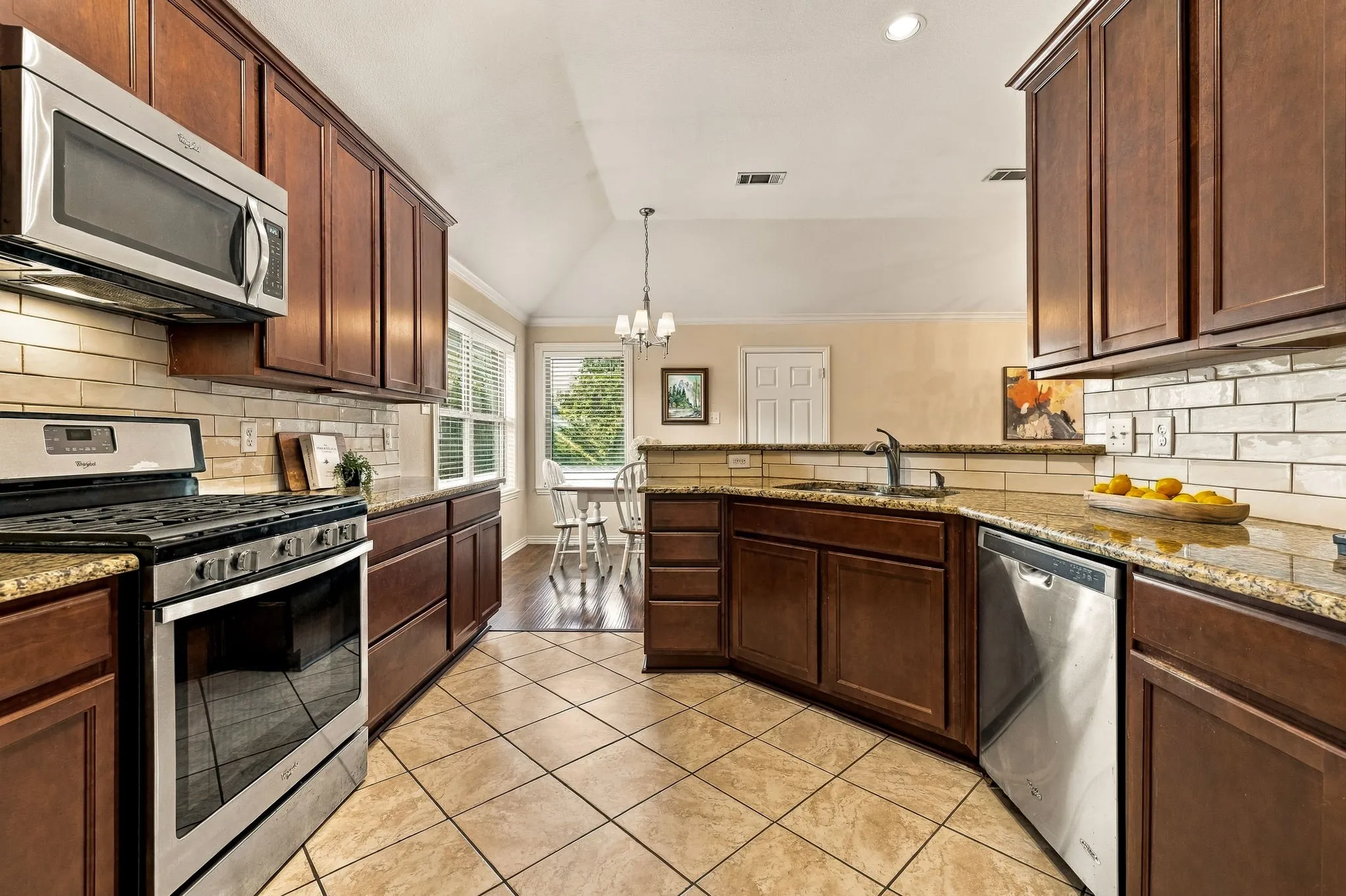 Single Family Residence For Sale in Dallas County , 1146 Calvert Drive, Cedar Hill, Texas 75104, 3 Bedroom, 2 Bathroom, 2 Garage spaces, 1,516 Sqft, built in 2015, mls#21384093, Real Estate Agent in Cedar Hill, Homes For Sale in Dallas county, Homes For Sale in Cedar Hill, Realtor in Cedar Hill Texas, Real Estate Brokerage Independent Realty Texas, Luminita Cordes Realtor