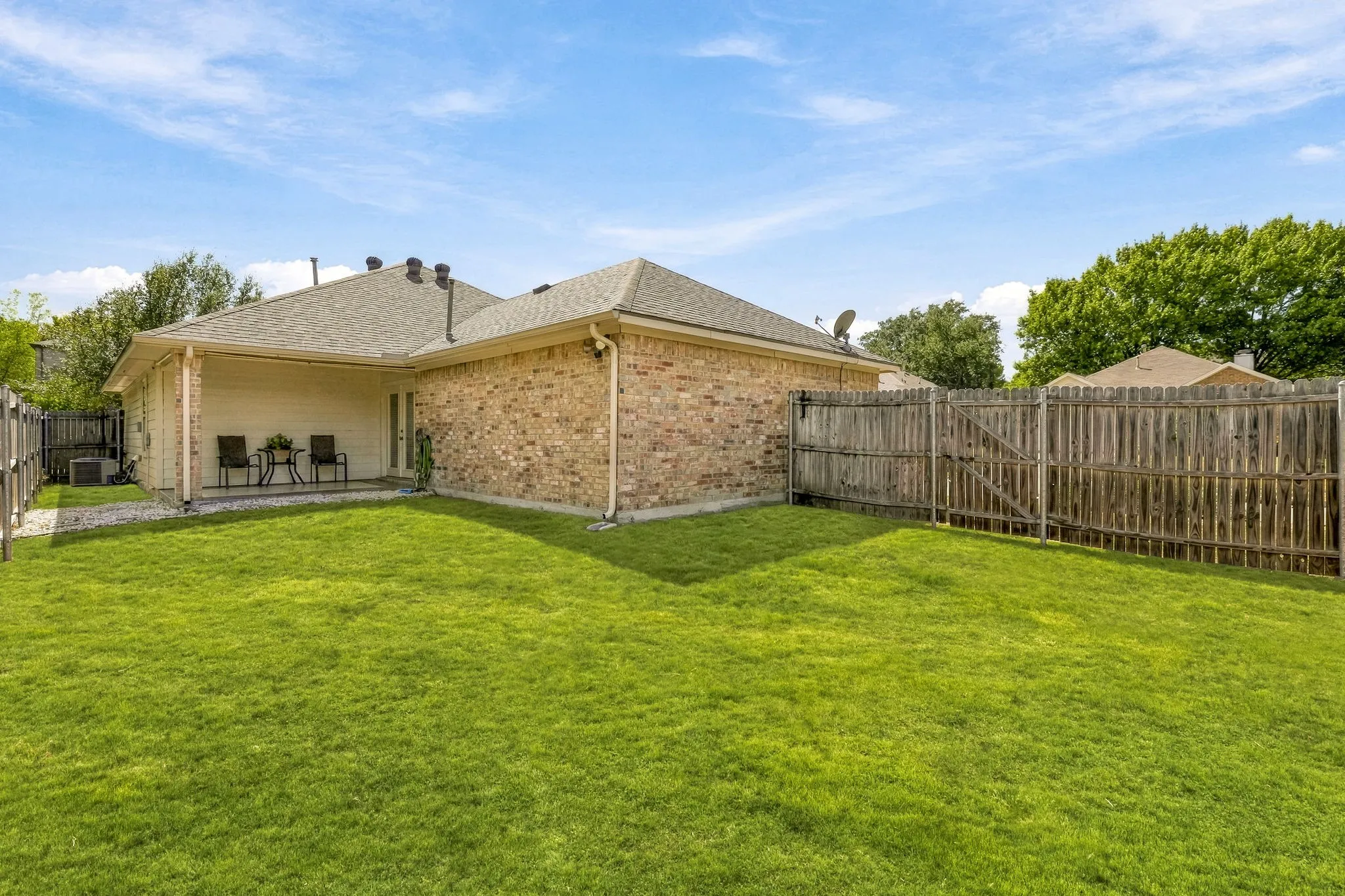 Single Family Residence For Sale in Dallas County , 1146 Calvert Drive, Cedar Hill, Texas 75104, 3 Bedroom, 2 Bathroom, 2 Garage spaces, 1,516 Sqft, built in 2015, mls#21384093, Real Estate Agent in Cedar Hill, Homes For Sale in Dallas county, Homes For Sale in Cedar Hill, Realtor in Cedar Hill Texas, Real Estate Brokerage Independent Realty Texas, Luminita Cordes Realtor