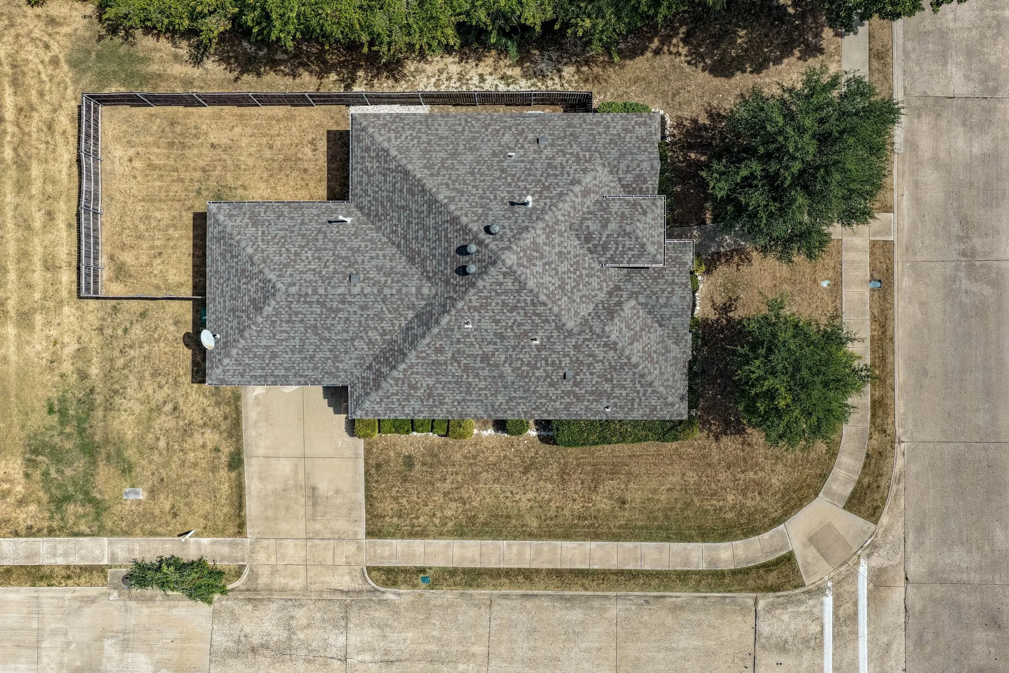 Single Family Residence For Sale in Dallas County , 1146 Calvert Drive, Cedar Hill, Texas 75104, 3 Bedroom, 2 Bathroom, 2 Garage spaces, 1,516 Sqft, built in 2015, mls#21384093, Real Estate Agent in Cedar Hill, Homes For Sale in Dallas county, Homes For Sale in Cedar Hill, Realtor in Cedar Hill Texas, Real Estate Brokerage Independent Realty Texas, Luminita Cordes Realtor