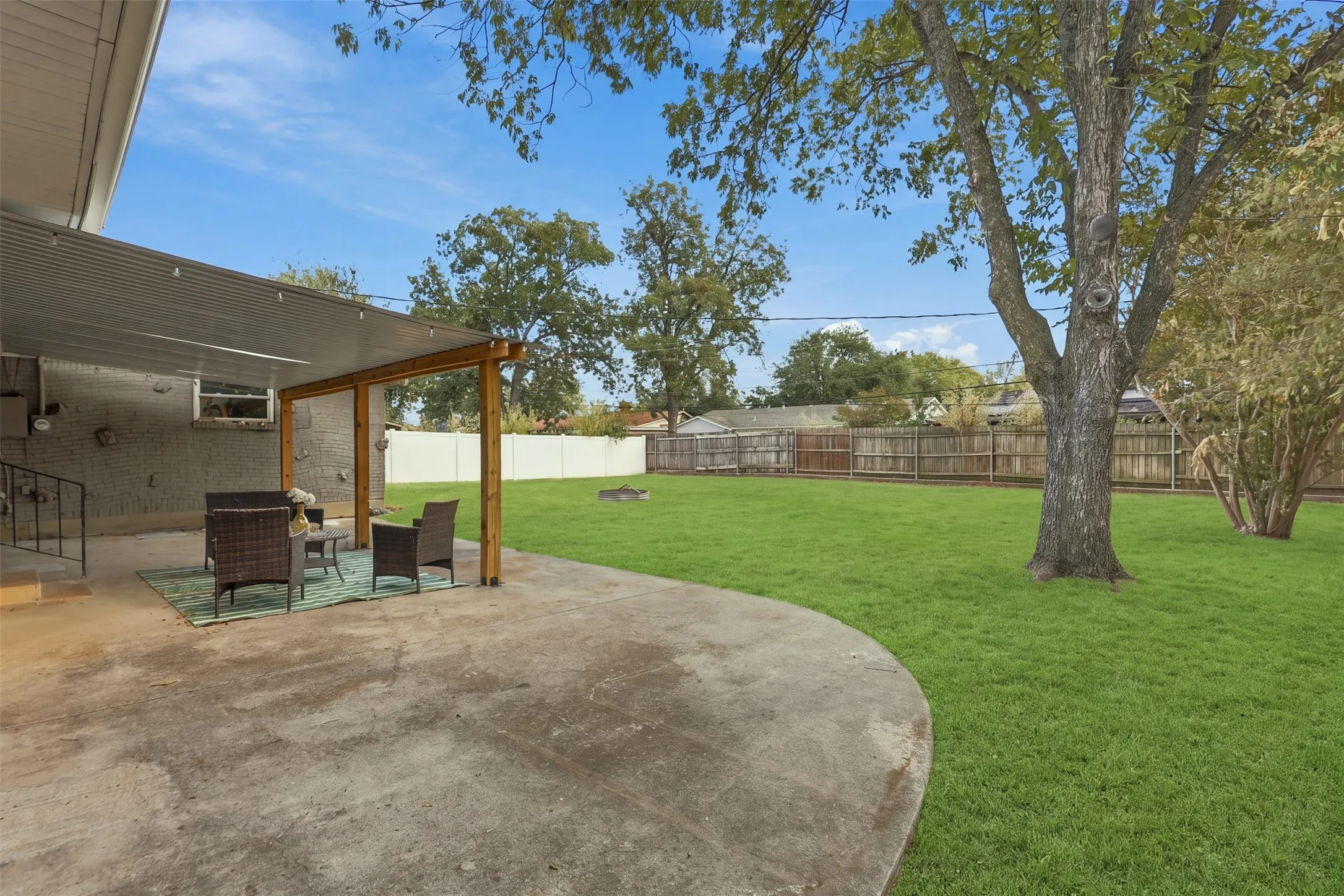 Single Family Residence For Sale in Tarrant County , 5012 Ira Street, Haltom City, Texas 76117, 3 Bedroom, 2 Bathroom, 2 Garage spaces, 1,285 Sqft, built in 1958, mls#21388927, Real Estate Agent in Haltom City, Homes For Sale in Tarrant county, Homes For Sale in Haltom City, Realtor in Haltom City Texas, Real Estate Brokerage Independent Realty Texas, Luminita Cordes Realtor