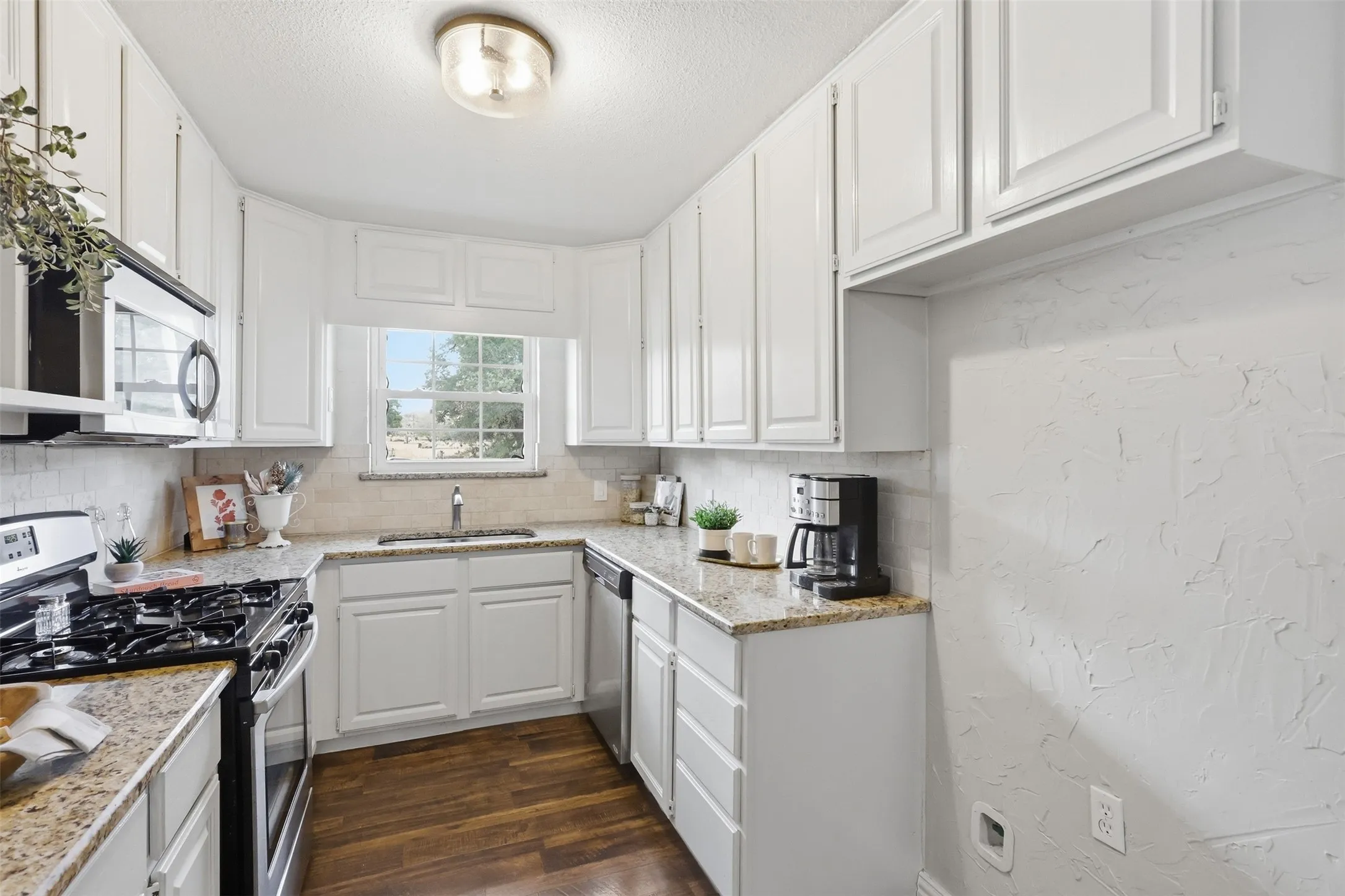 Single Family Residence For Sale in Tarrant County , 5012 Ira Street, Haltom City, Texas 76117, 3 Bedroom, 2 Bathroom, 2 Garage spaces, 1,285 Sqft, built in 1958, mls#21388927, Real Estate Agent in Haltom City, Homes For Sale in Tarrant county, Homes For Sale in Haltom City, Realtor in Haltom City Texas, Real Estate Brokerage Independent Realty Texas, Luminita Cordes Realtor