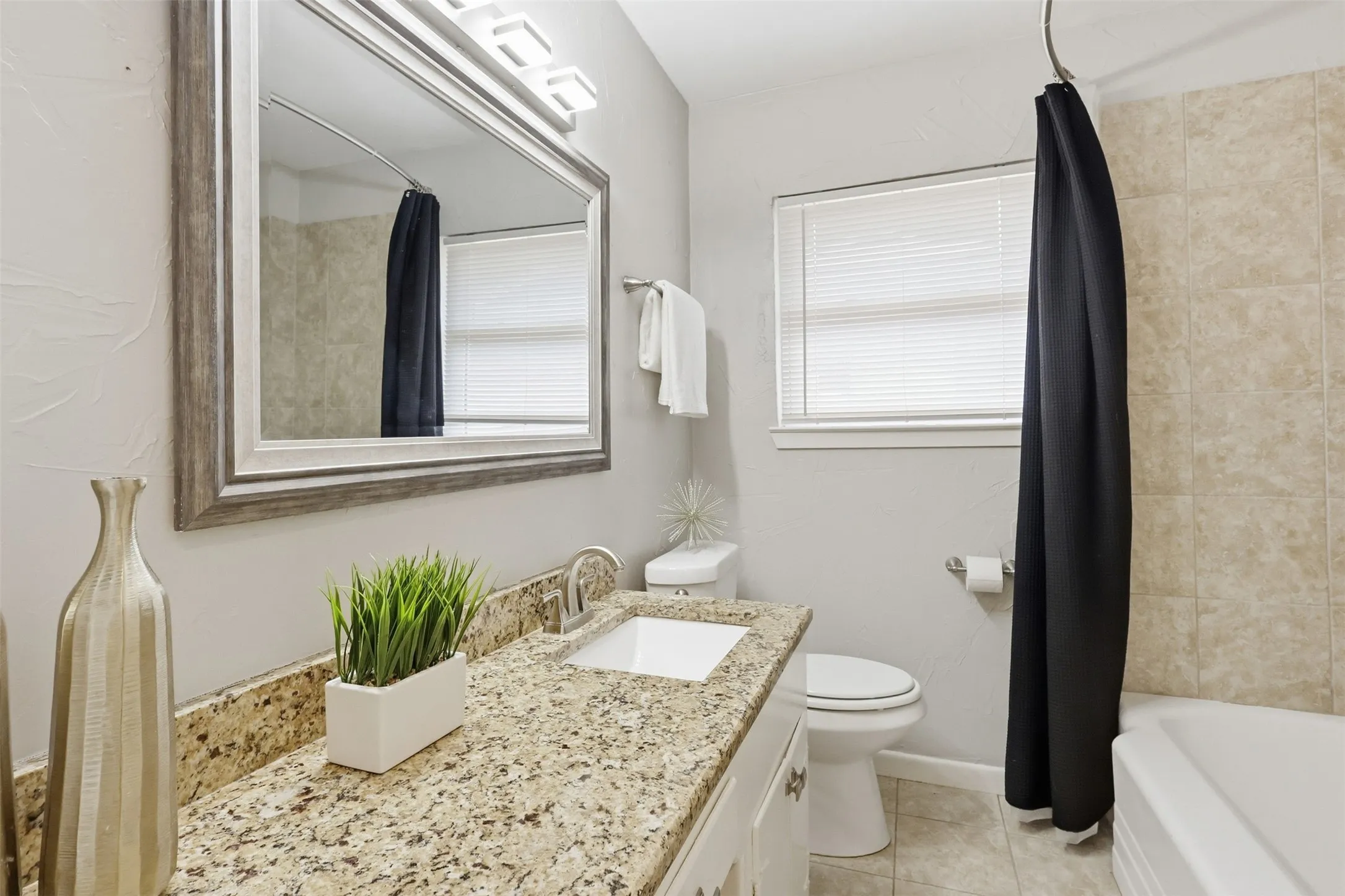Single Family Residence For Sale in Tarrant County , 5012 Ira Street, Haltom City, Texas 76117, 3 Bedroom, 2 Bathroom, 2 Garage spaces, 1,285 Sqft, built in 1958, mls#21388927, Real Estate Agent in Haltom City, Homes For Sale in Tarrant county, Homes For Sale in Haltom City, Realtor in Haltom City Texas, Real Estate Brokerage Independent Realty Texas, Luminita Cordes Realtor
