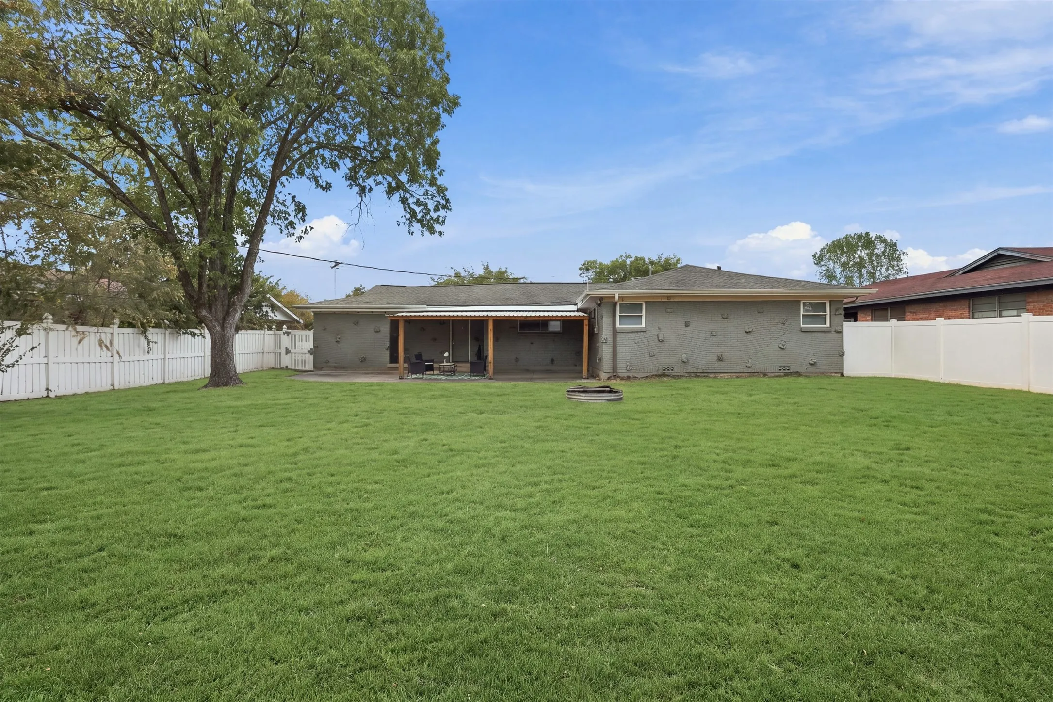 Single Family Residence For Sale in Tarrant County , 5012 Ira Street, Haltom City, Texas 76117, 3 Bedroom, 2 Bathroom, 2 Garage spaces, 1,285 Sqft, built in 1958, mls#21388927, Real Estate Agent in Haltom City, Homes For Sale in Tarrant county, Homes For Sale in Haltom City, Realtor in Haltom City Texas, Real Estate Brokerage Independent Realty Texas, Luminita Cordes Realtor