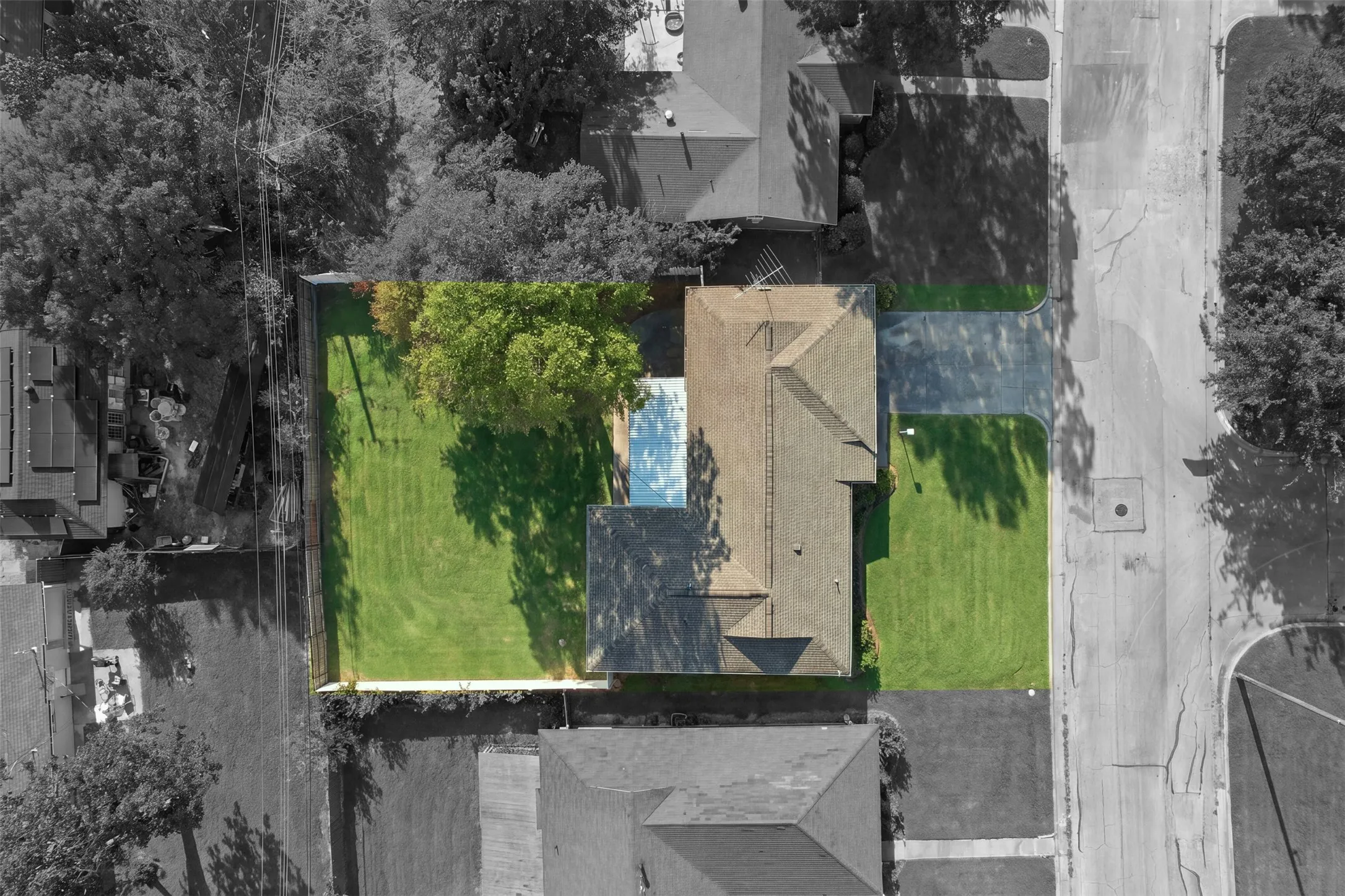 Single Family Residence For Sale in Tarrant County , 5012 Ira Street, Haltom City, Texas 76117, 3 Bedroom, 2 Bathroom, 2 Garage spaces, 1,285 Sqft, built in 1958, mls#21388927, Real Estate Agent in Haltom City, Homes For Sale in Tarrant county, Homes For Sale in Haltom City, Realtor in Haltom City Texas, Real Estate Brokerage Independent Realty Texas, Luminita Cordes Realtor