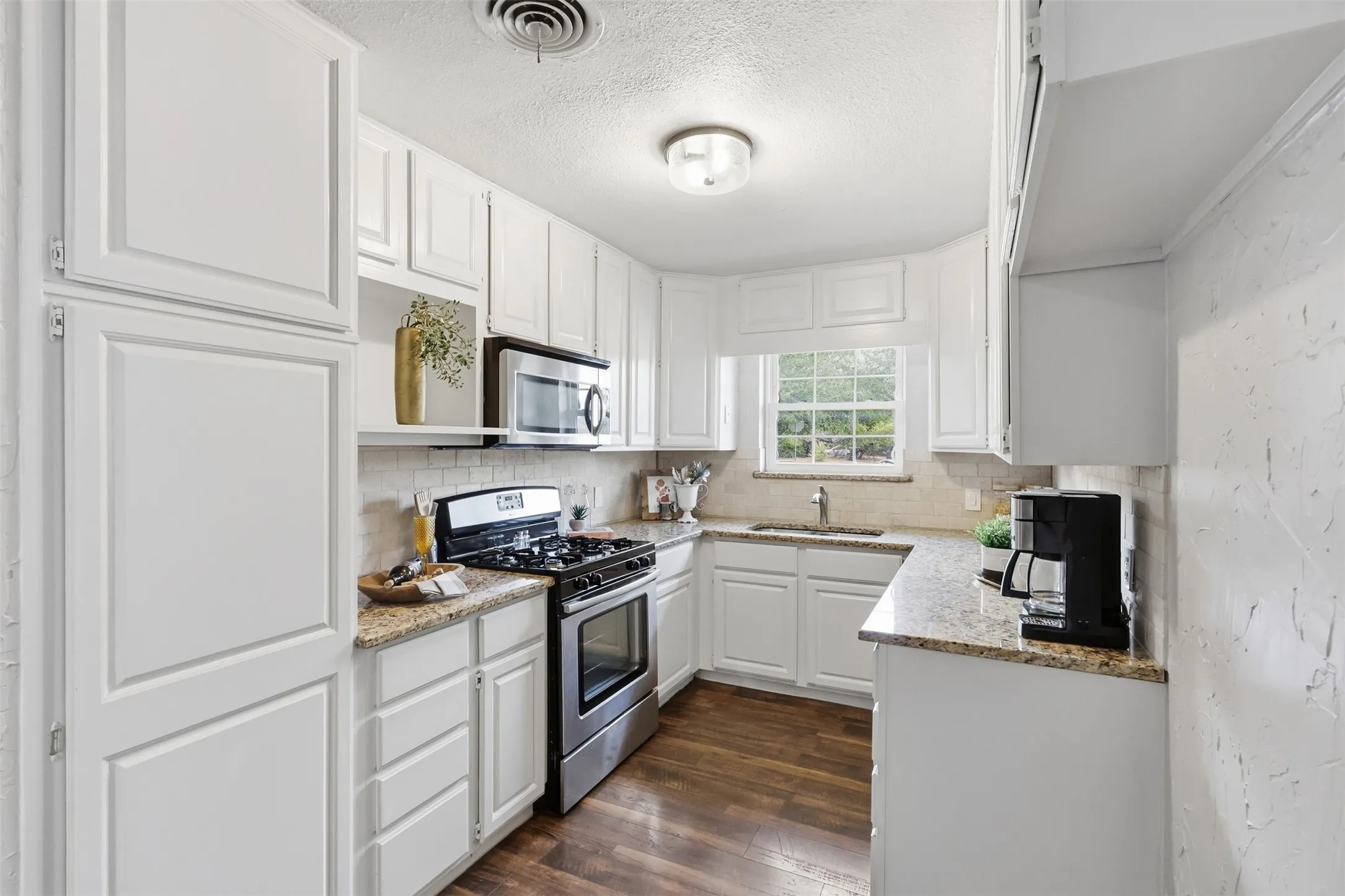 Single Family Residence For Sale in Tarrant County , 5012 Ira Street, Haltom City, Texas 76117, 3 Bedroom, 2 Bathroom, 2 Garage spaces, 1,285 Sqft, built in 1958, mls#21388927, Real Estate Agent in Haltom City, Homes For Sale in Tarrant county, Homes For Sale in Haltom City, Realtor in Haltom City Texas, Real Estate Brokerage Independent Realty Texas, Luminita Cordes Realtor