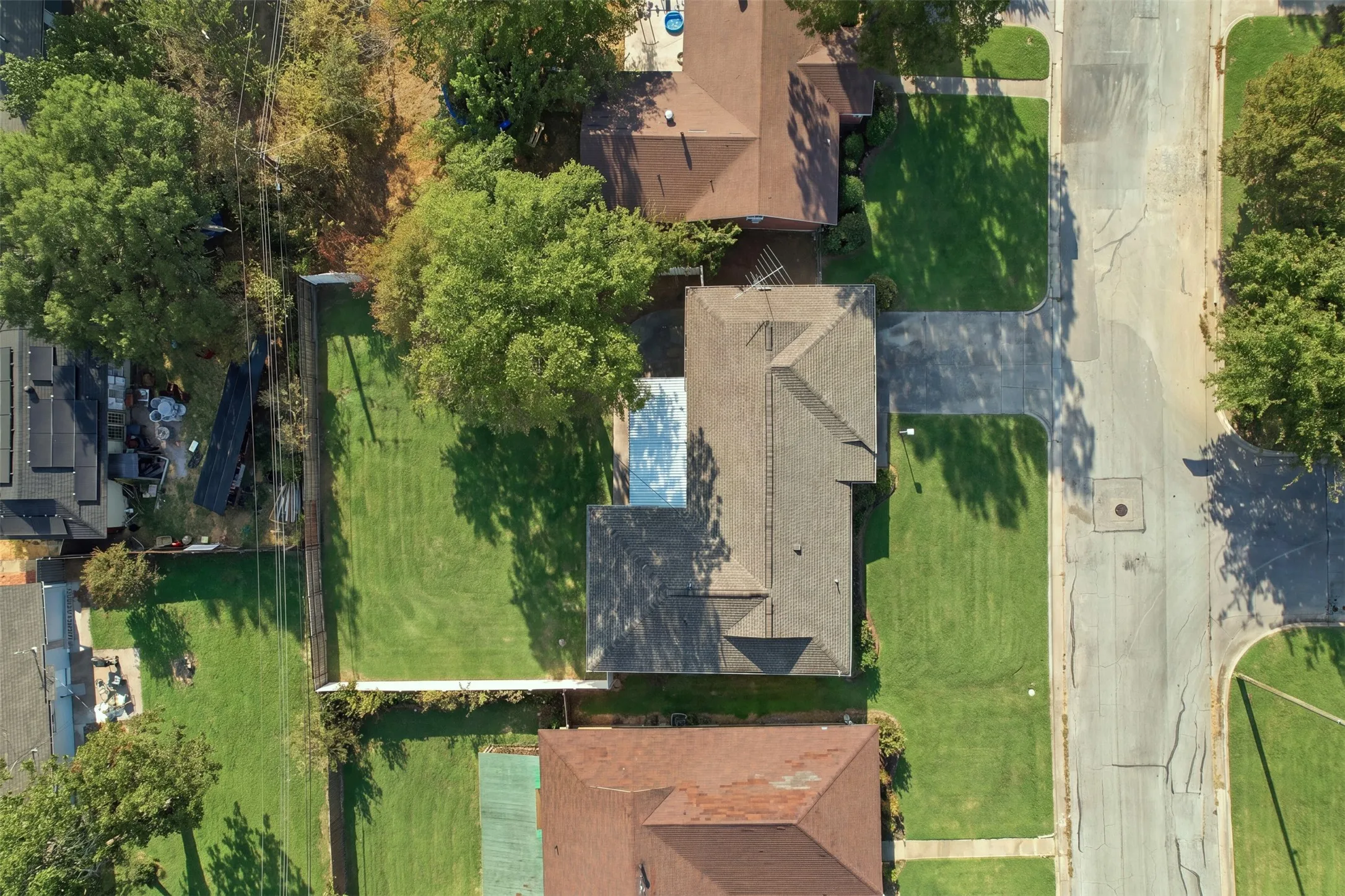 Single Family Residence For Sale in Tarrant County , 5012 Ira Street, Haltom City, Texas 76117, 3 Bedroom, 2 Bathroom, 2 Garage spaces, 1,285 Sqft, built in 1958, mls#21388927, Real Estate Agent in Haltom City, Homes For Sale in Tarrant county, Homes For Sale in Haltom City, Realtor in Haltom City Texas, Real Estate Brokerage Independent Realty Texas, Luminita Cordes Realtor