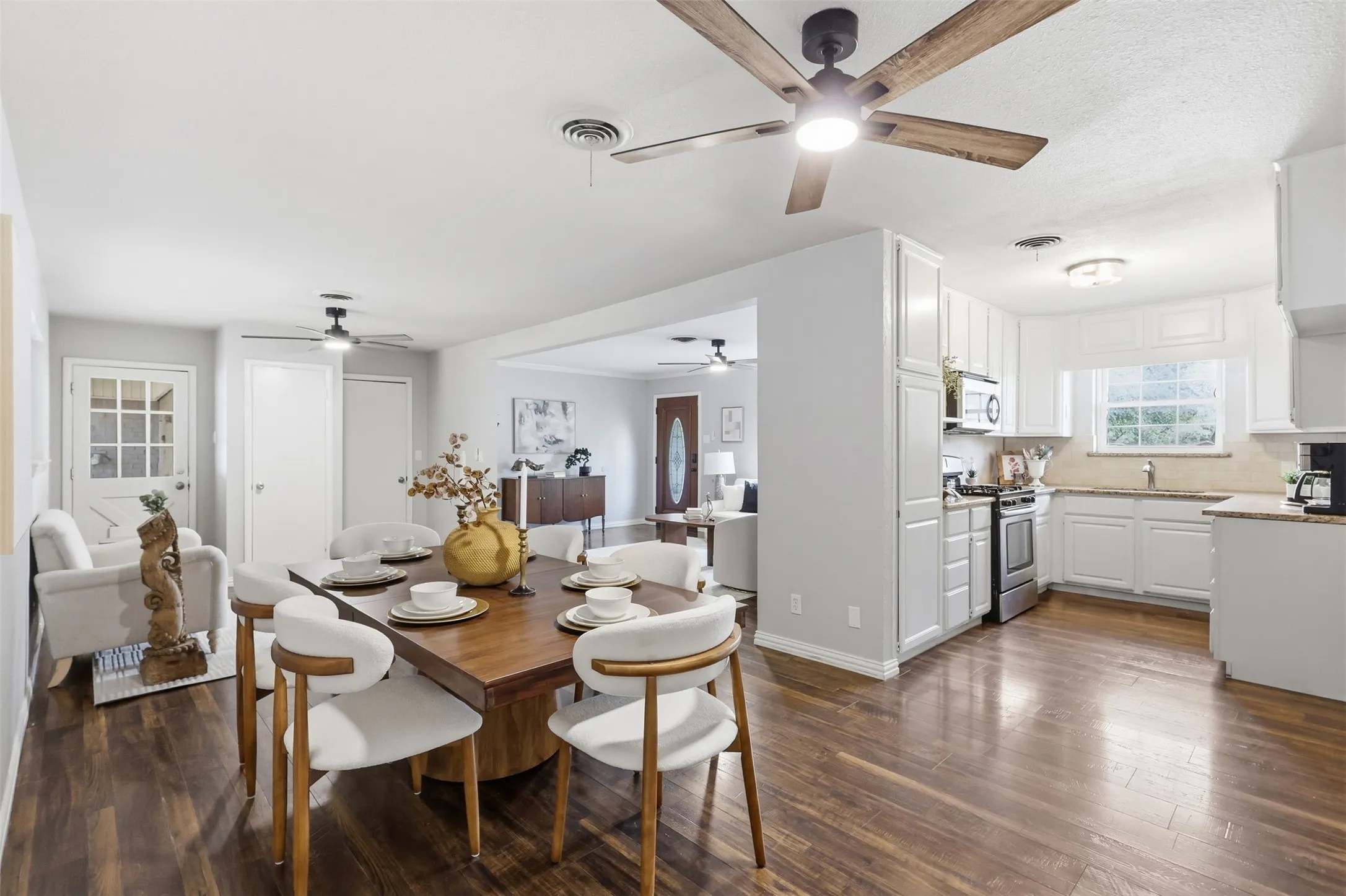 Single Family Residence For Sale in Tarrant County , 5012 Ira Street, Haltom City, Texas 76117, 3 Bedroom, 2 Bathroom, 2 Garage spaces, 1,285 Sqft, built in 1958, mls#21388927, Real Estate Agent in Haltom City, Homes For Sale in Tarrant county, Homes For Sale in Haltom City, Realtor in Haltom City Texas, Real Estate Brokerage Independent Realty Texas, Luminita Cordes Realtor