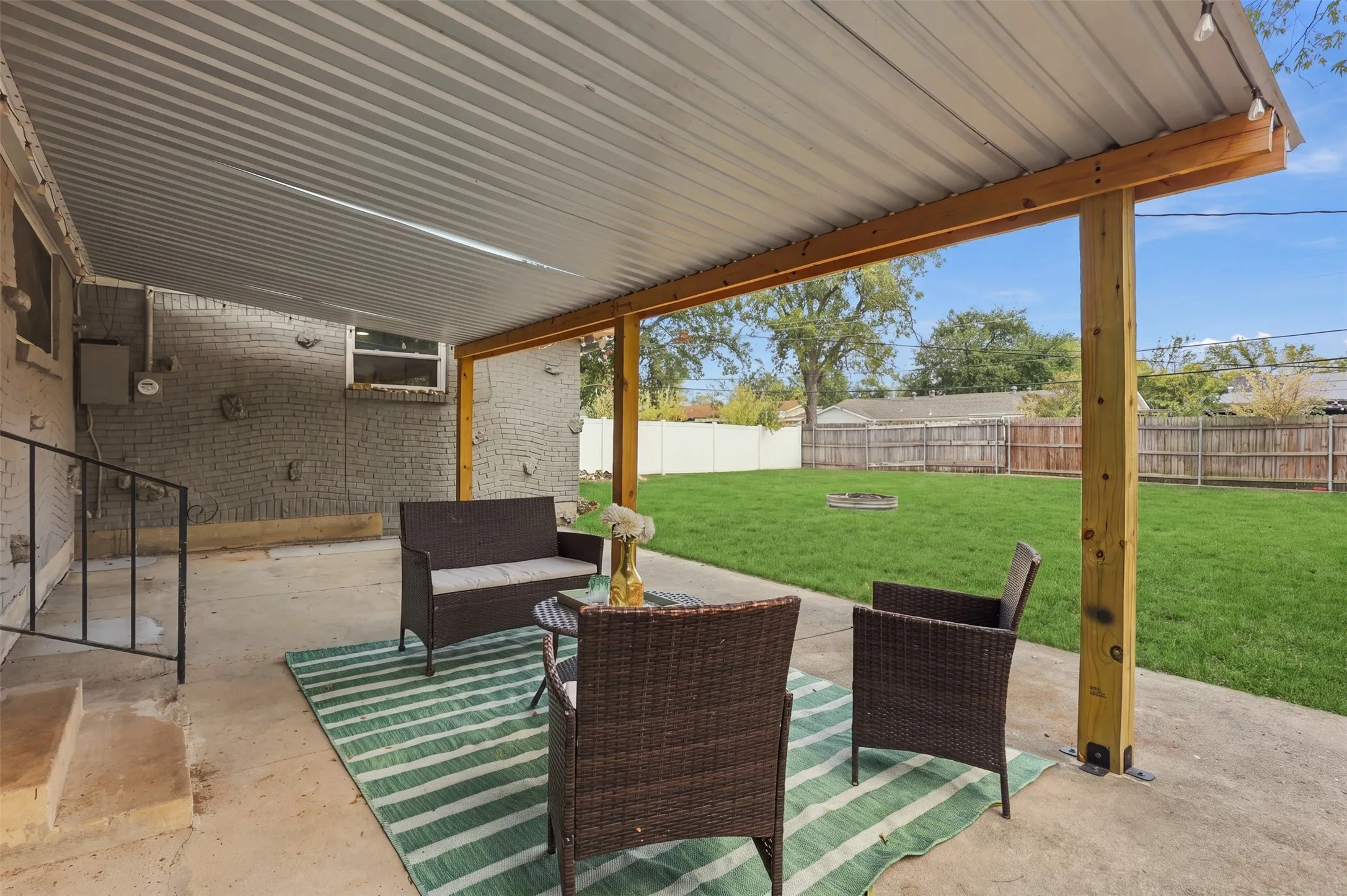 Single Family Residence For Sale in Tarrant County , 5012 Ira Street, Haltom City, Texas 76117, 3 Bedroom, 2 Bathroom, 2 Garage spaces, 1,285 Sqft, built in 1958, mls#21388927, Real Estate Agent in Haltom City, Homes For Sale in Tarrant county, Homes For Sale in Haltom City, Realtor in Haltom City Texas, Real Estate Brokerage Independent Realty Texas, Luminita Cordes Realtor