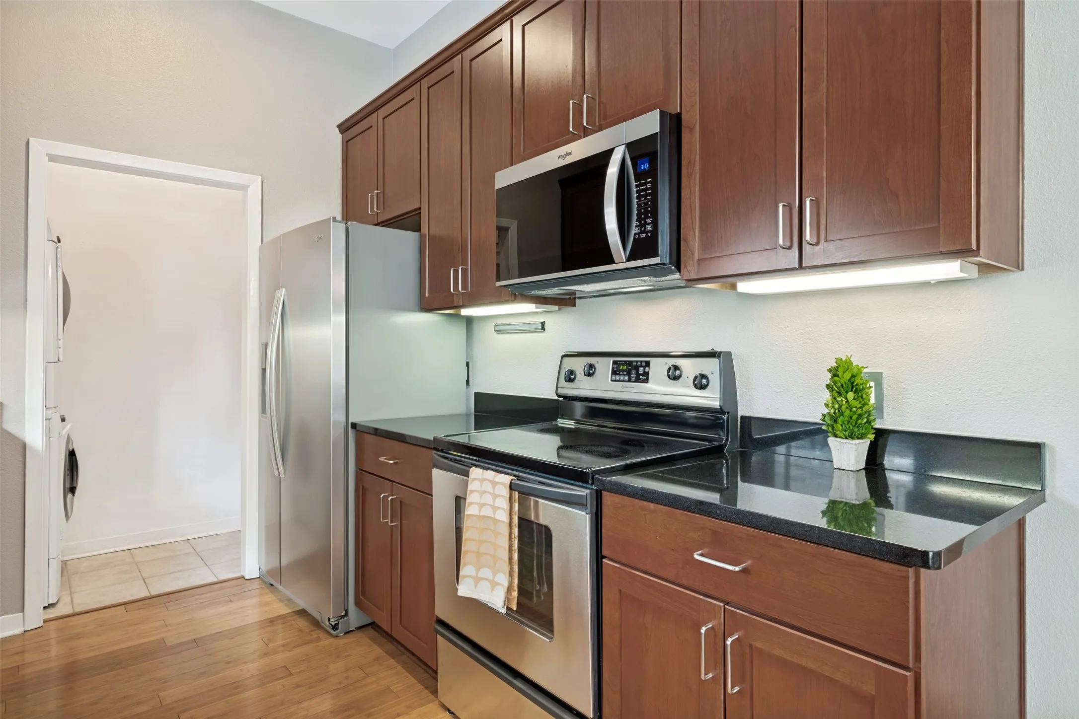 Condominium For Rent in Dallas County , 4031 Holland Avenue G, Dallas, Texas 75219, 1 Bedroom, 1 Bathroom, Garage spaces, 800 Sqft, built in 1982, mls#21390749, Real Estate Agent in Dallas, Homes For Rent in Dallas county, Homes For Rent in Dallas, Realtor in Dallas Texas, Real Estate Brokerage Independent Realty Texas, Luminita Cordes Realtor