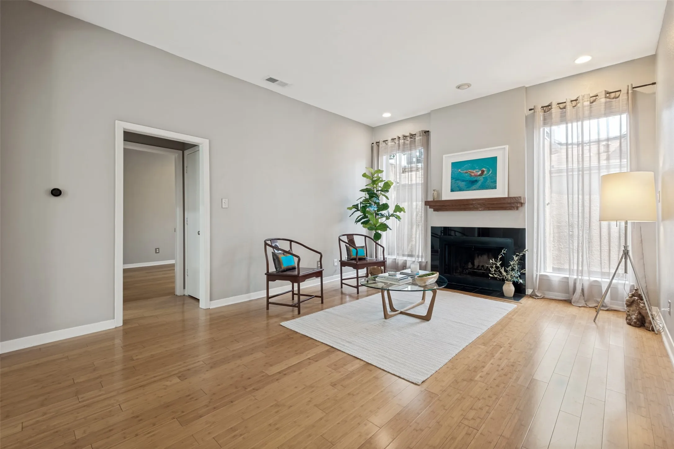 Condominium For Rent in Dallas County , 4031 Holland Avenue G, Dallas, Texas 75219, 1 Bedroom, 1 Bathroom, Garage spaces, 800 Sqft, built in 1982, mls#21390749, Real Estate Agent in Dallas, Homes For Rent in Dallas county, Homes For Rent in Dallas, Realtor in Dallas Texas, Real Estate Brokerage Independent Realty Texas, Luminita Cordes Realtor