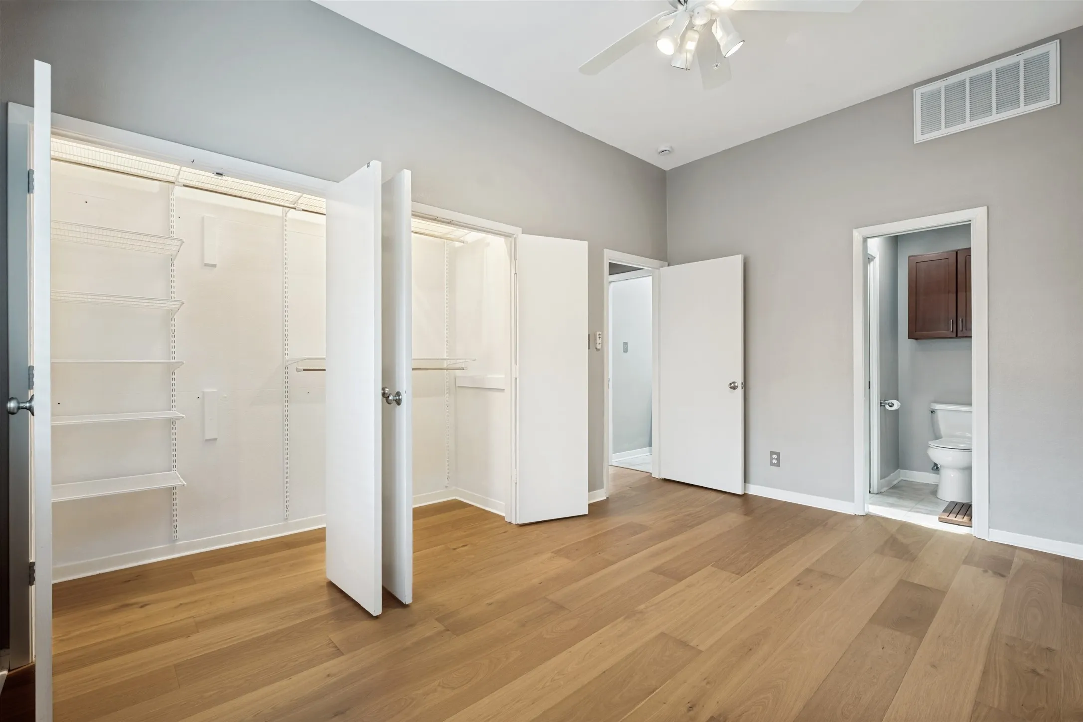 Condominium For Rent in Dallas County , 4031 Holland Avenue G, Dallas, Texas 75219, 1 Bedroom, 1 Bathroom, Garage spaces, 800 Sqft, built in 1982, mls#21390749, Real Estate Agent in Dallas, Homes For Rent in Dallas county, Homes For Rent in Dallas, Realtor in Dallas Texas, Real Estate Brokerage Independent Realty Texas, Luminita Cordes Realtor