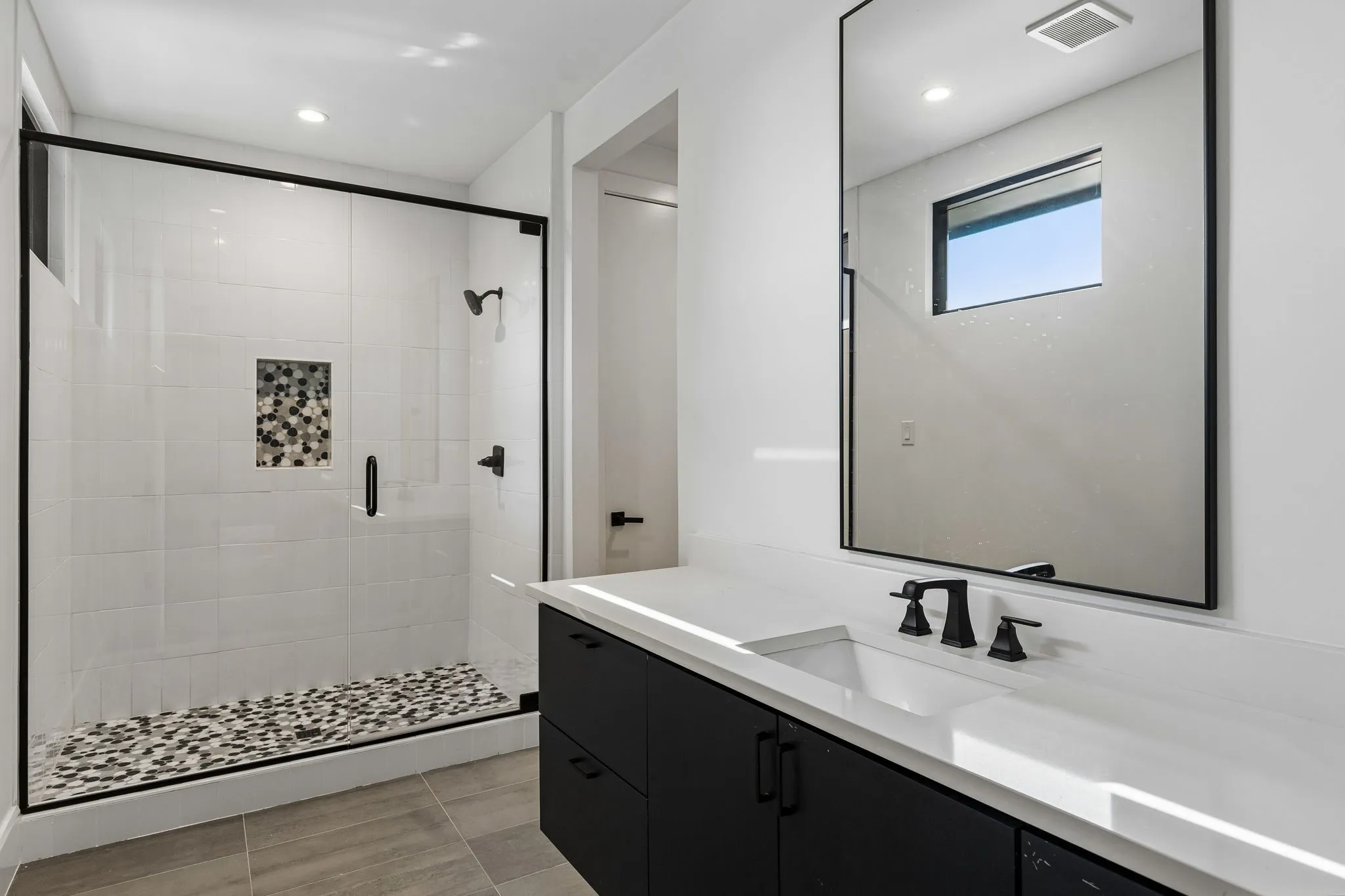 Single Family Residence For Rent in Dallas County , 8546 Glencrest Lane, Dallas, Texas 75209, 4 Bedroom, 5 Bathroom, 2 Garage spaces, 4,404 Sqft, built in 2020, mls#21390360, Real Estate Agent in Dallas, Homes For Rent in Dallas county, Homes For Rent in Dallas, Realtor in Dallas Texas, Real Estate Brokerage Independent Realty Texas, Luminita Cordes Realtor