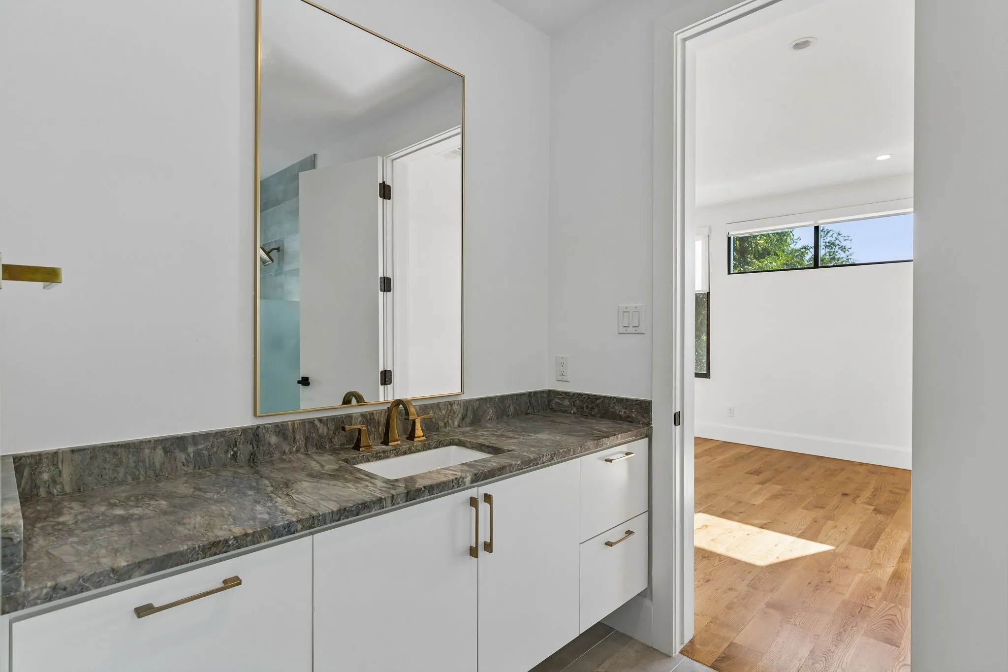 Single Family Residence For Rent in Dallas County , 8546 Glencrest Lane, Dallas, Texas 75209, 4 Bedroom, 5 Bathroom, 2 Garage spaces, 4,404 Sqft, built in 2020, mls#21390360, Real Estate Agent in Dallas, Homes For Rent in Dallas county, Homes For Rent in Dallas, Realtor in Dallas Texas, Real Estate Brokerage Independent Realty Texas, Luminita Cordes Realtor
