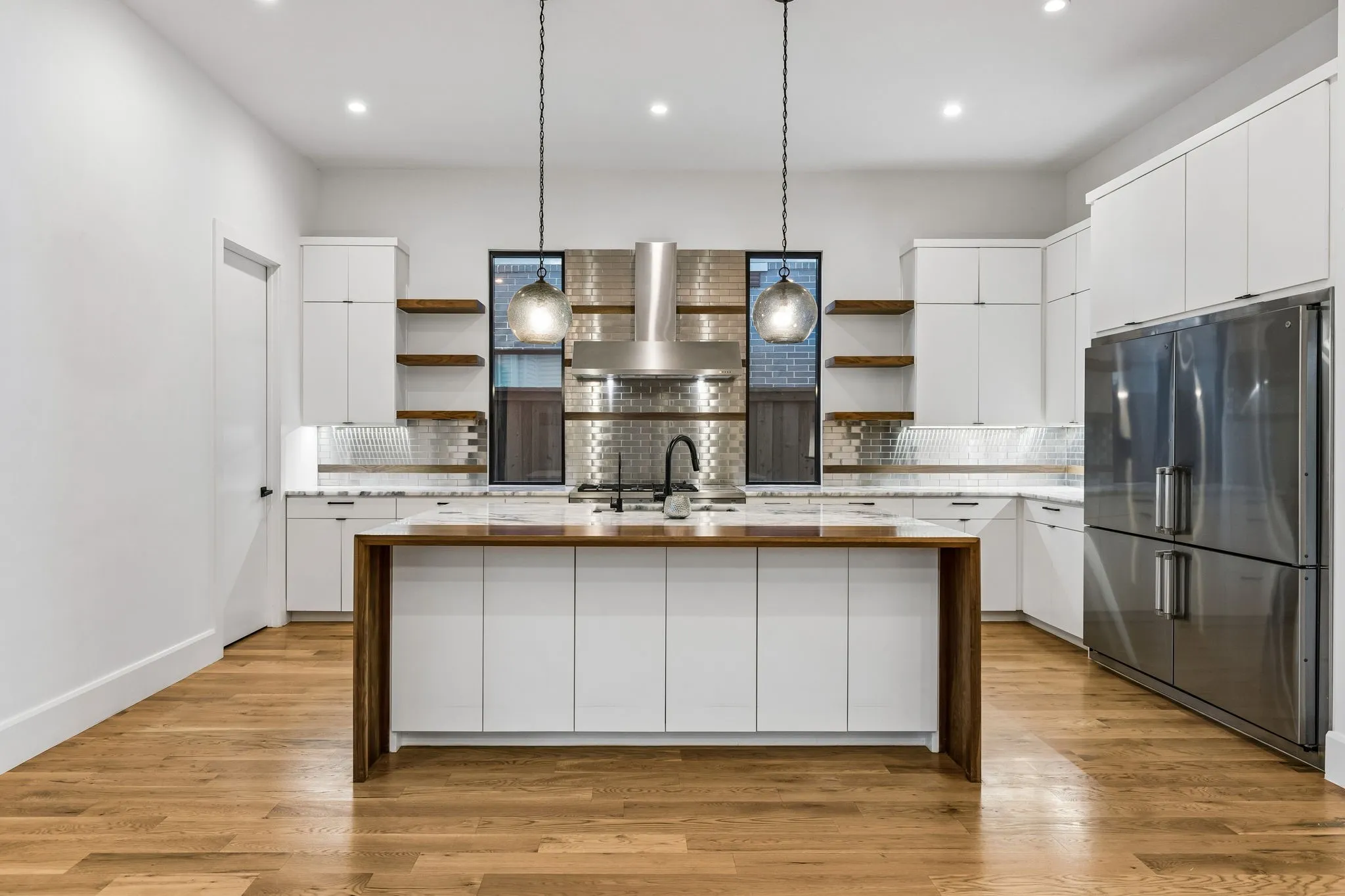 Single Family Residence For Rent in Dallas County , 8546 Glencrest Lane, Dallas, Texas 75209, 4 Bedroom, 5 Bathroom, 2 Garage spaces, 4,404 Sqft, built in 2020, mls#21390360, Real Estate Agent in Dallas, Homes For Rent in Dallas county, Homes For Rent in Dallas, Realtor in Dallas Texas, Real Estate Brokerage Independent Realty Texas, Luminita Cordes Realtor