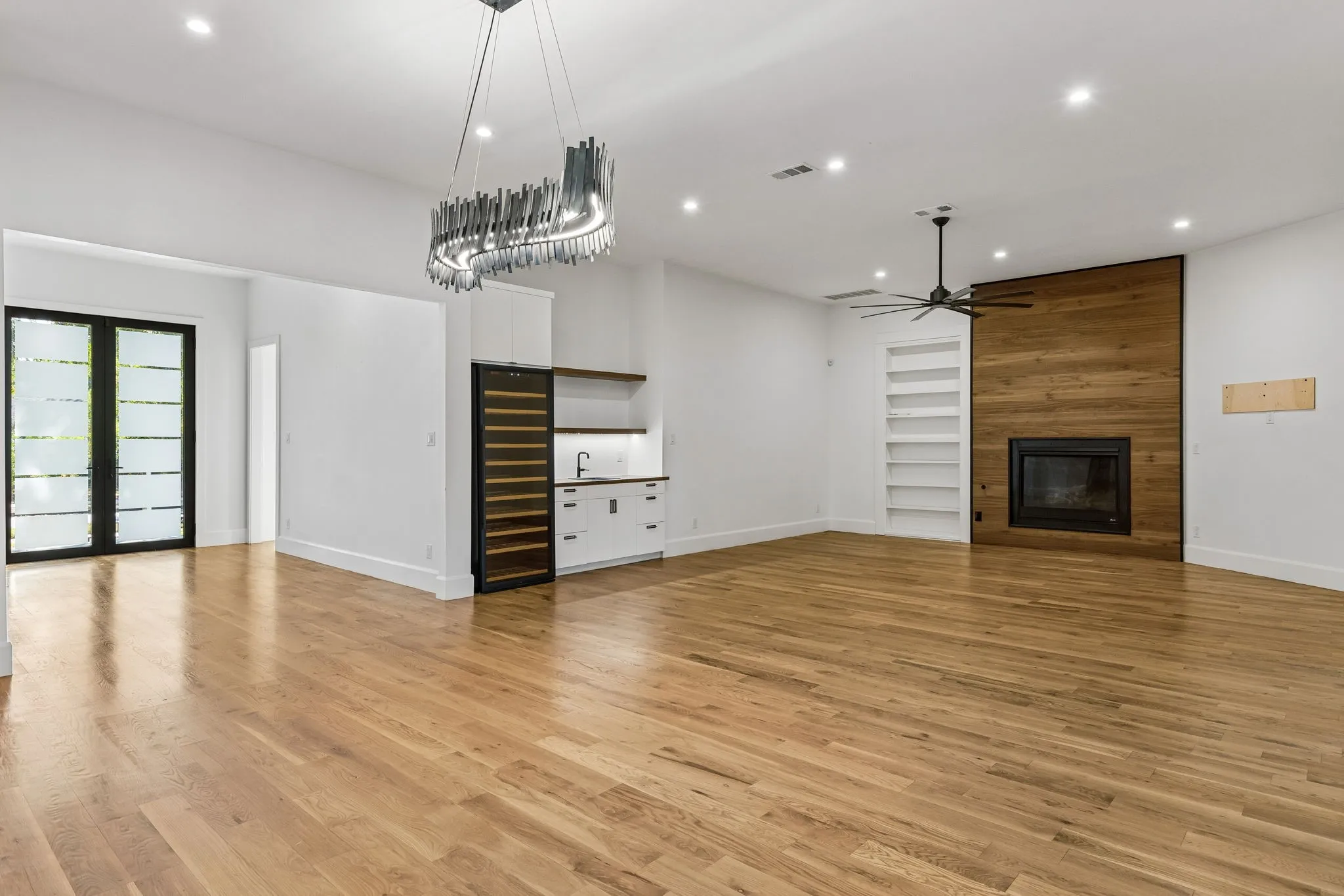 Single Family Residence For Rent in Dallas County , 8546 Glencrest Lane, Dallas, Texas 75209, 4 Bedroom, 5 Bathroom, 2 Garage spaces, 4,404 Sqft, built in 2020, mls#21390360, Real Estate Agent in Dallas, Homes For Rent in Dallas county, Homes For Rent in Dallas, Realtor in Dallas Texas, Real Estate Brokerage Independent Realty Texas, Luminita Cordes Realtor