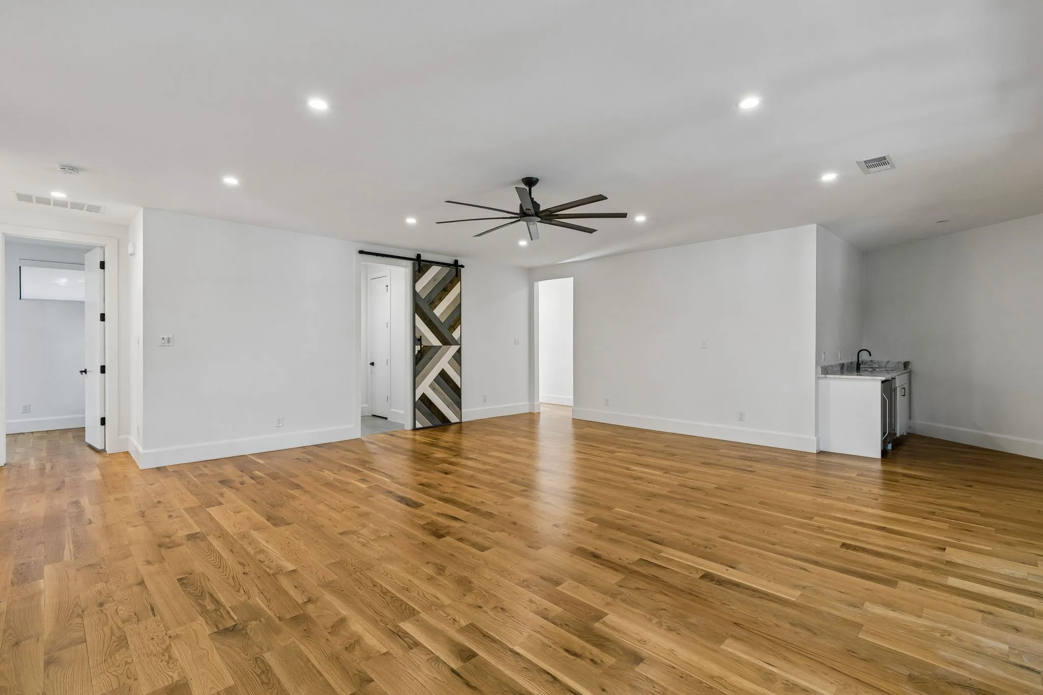 Single Family Residence For Rent in Dallas County , 8546 Glencrest Lane, Dallas, Texas 75209, 4 Bedroom, 5 Bathroom, 2 Garage spaces, 4,404 Sqft, built in 2020, mls#21390360, Real Estate Agent in Dallas, Homes For Rent in Dallas county, Homes For Rent in Dallas, Realtor in Dallas Texas, Real Estate Brokerage Independent Realty Texas, Luminita Cordes Realtor