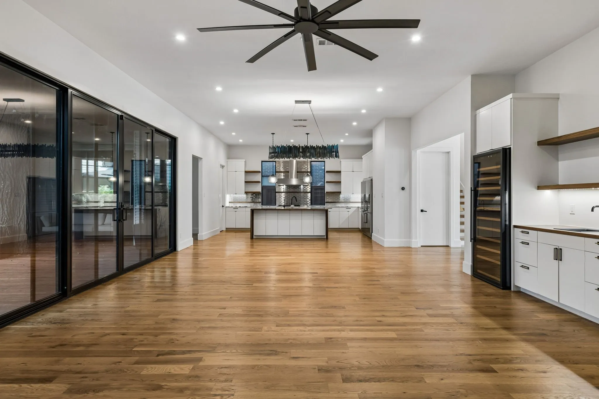 Single Family Residence For Rent in Dallas County , 8546 Glencrest Lane, Dallas, Texas 75209, 4 Bedroom, 5 Bathroom, 2 Garage spaces, 4,404 Sqft, built in 2020, mls#21390360, Real Estate Agent in Dallas, Homes For Rent in Dallas county, Homes For Rent in Dallas, Realtor in Dallas Texas, Real Estate Brokerage Independent Realty Texas, Luminita Cordes Realtor