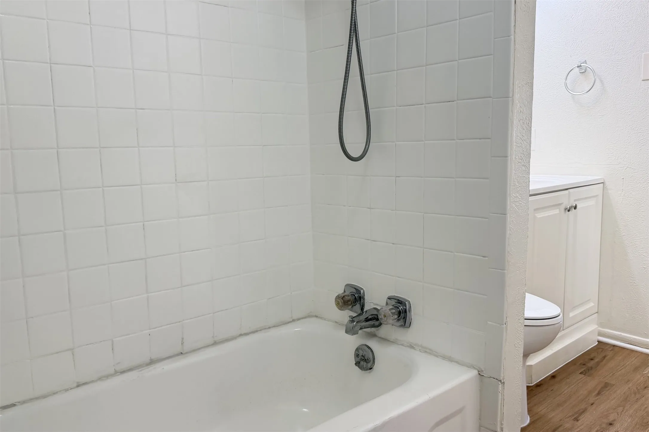 Quadruplex For Rent in Denton County , 1913 Kingswood Court, Denton, Texas 76205, 2 Bedroom, 2 Bathroom, Garage spaces, 1,420 Sqft, built in 1970, mls#21390734, Real Estate Agent in Denton, Homes For Rent in Denton county, Homes For Rent in Denton, Realtor in Denton Texas, Real Estate Brokerage Independent Realty Texas, Luminita Cordes Realtor