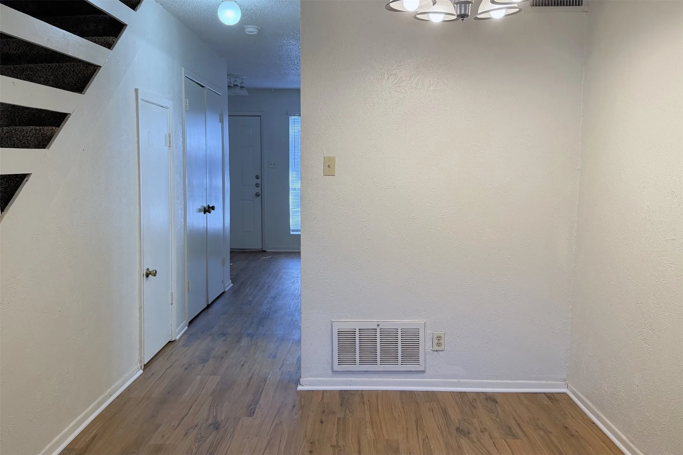 Quadruplex For Rent in Denton County , 1913 Kingswood Court, Denton, Texas 76205, 2 Bedroom, 2 Bathroom, Garage spaces, 1,420 Sqft, built in 1970, mls#21390734, Real Estate Agent in Denton, Homes For Rent in Denton county, Homes For Rent in Denton, Realtor in Denton Texas, Real Estate Brokerage Independent Realty Texas, Luminita Cordes Realtor