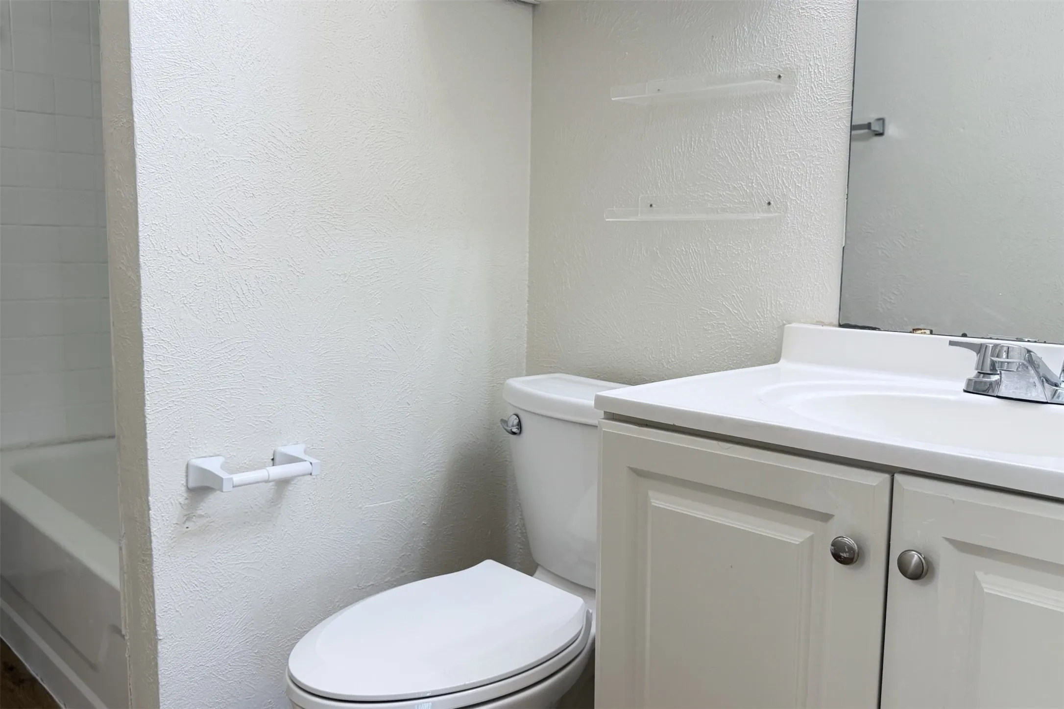 Quadruplex For Rent in Denton County , 1913 Kingswood Court, Denton, Texas 76205, 2 Bedroom, 2 Bathroom, Garage spaces, 1,420 Sqft, built in 1970, mls#21390734, Real Estate Agent in Denton, Homes For Rent in Denton county, Homes For Rent in Denton, Realtor in Denton Texas, Real Estate Brokerage Independent Realty Texas, Luminita Cordes Realtor